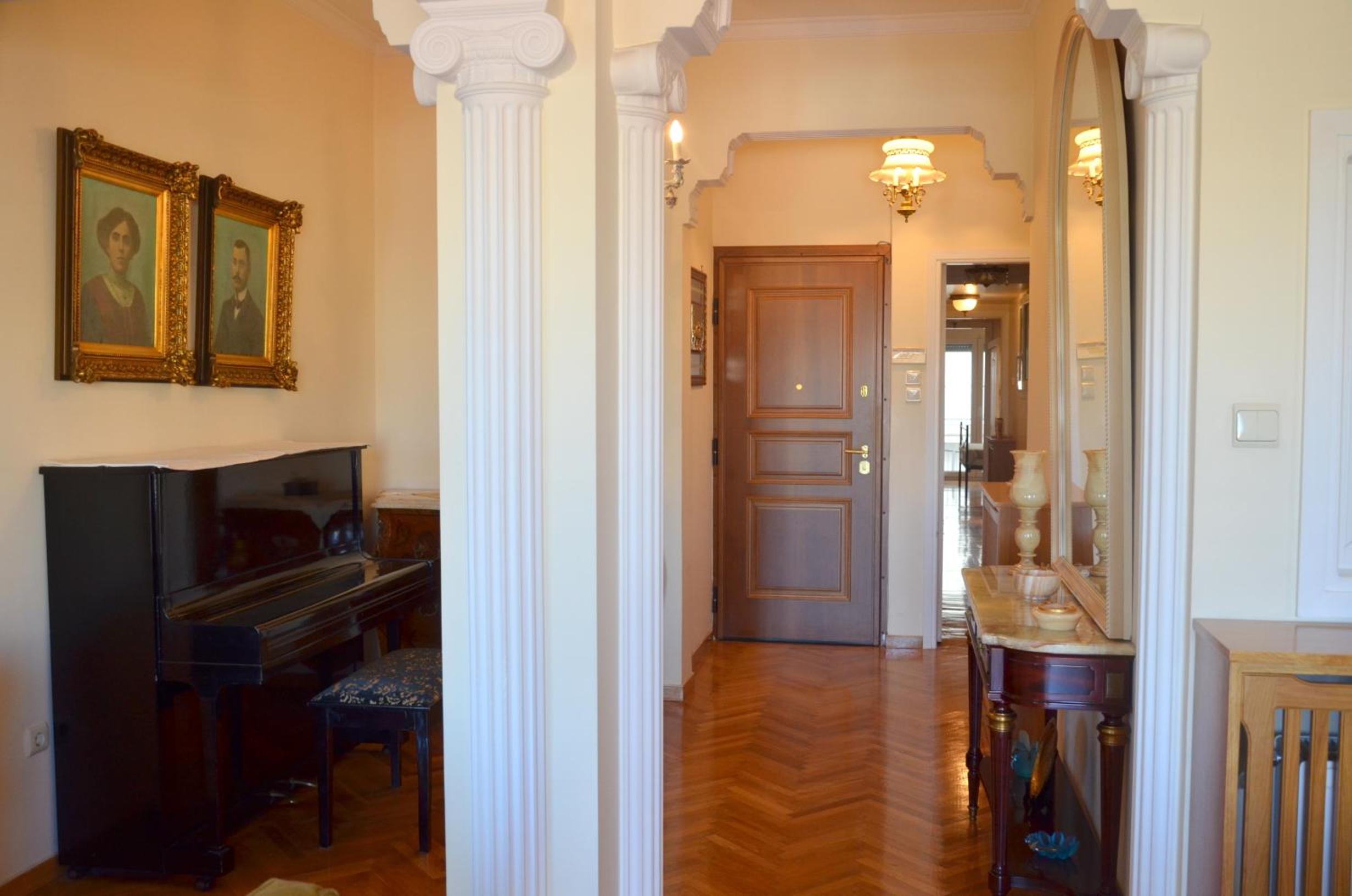 Retro Apartment at Trendy Exarcheia