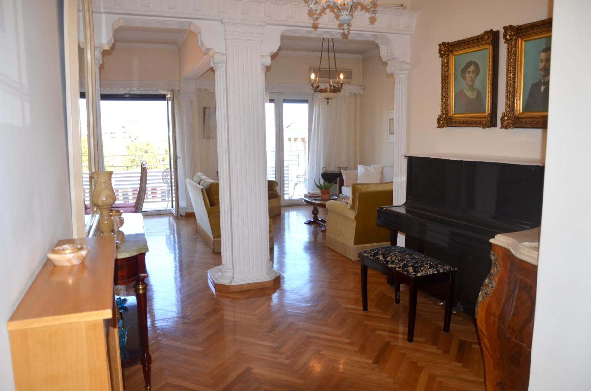 Retro Apartment at Trendy Exarcheia