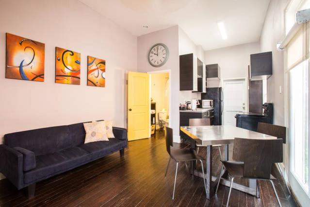 Modern Condo Blocks from Quarters photo 5