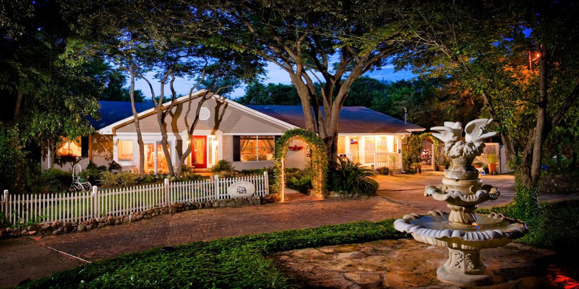 Hotel Lamb's Rest Inn - Image 1