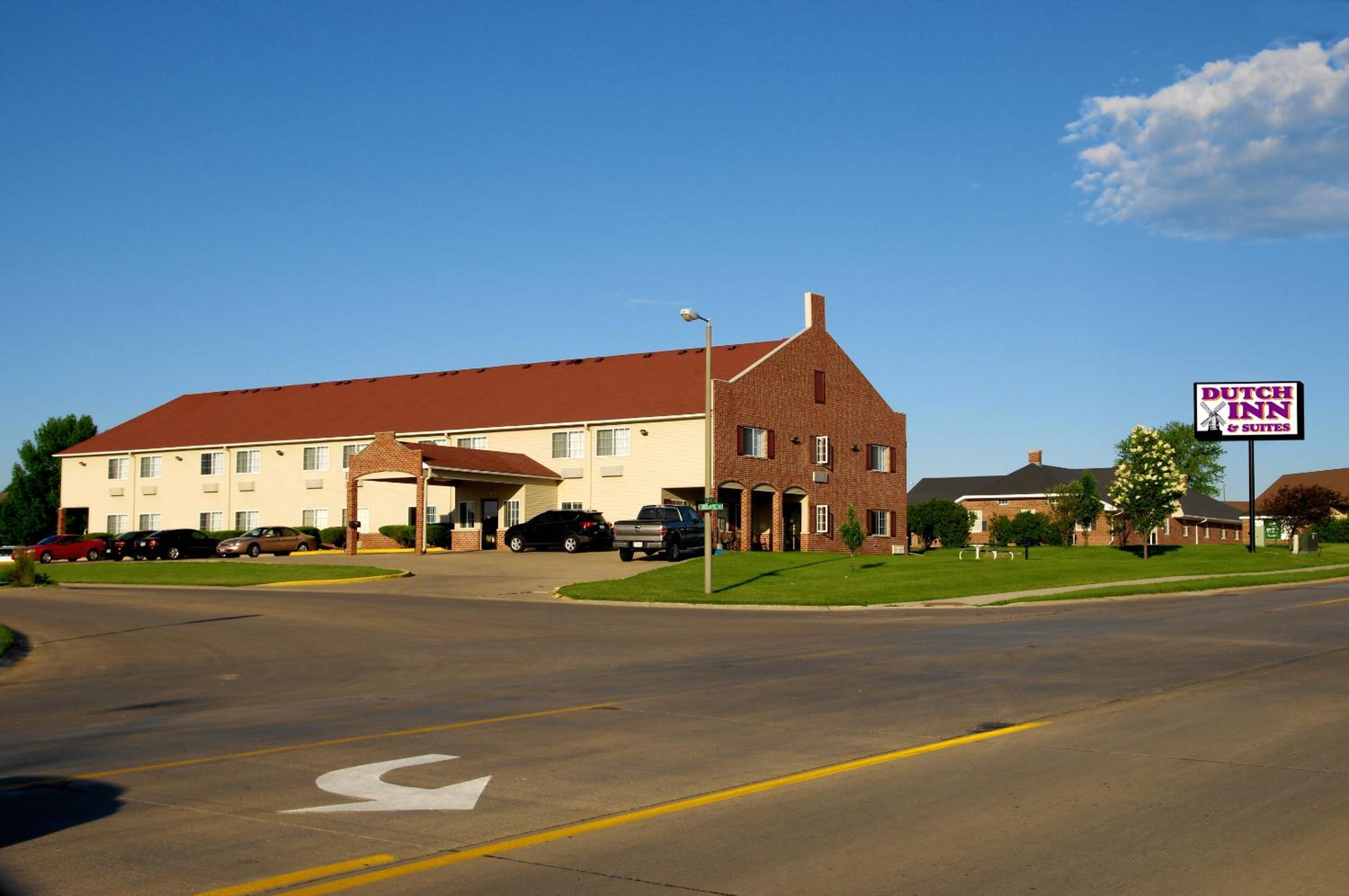 Hotel Dutch Inn and Suites