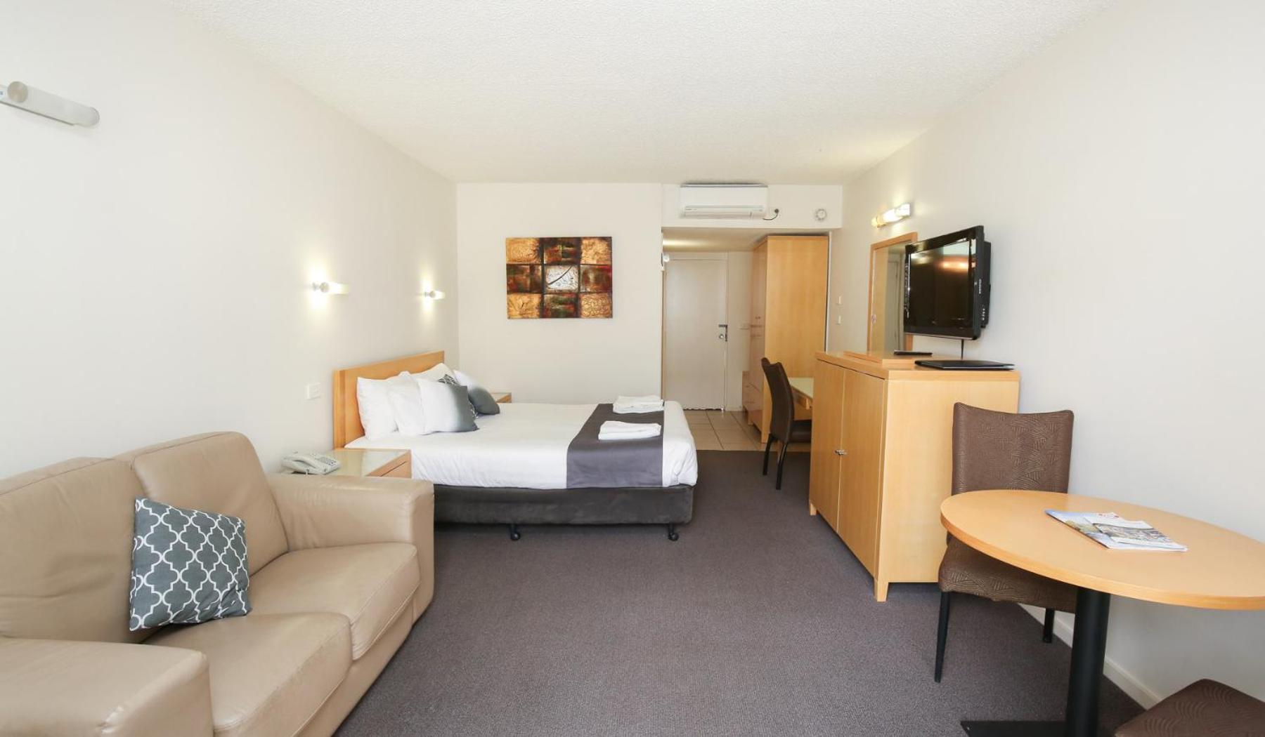 Sandors Motor Inn