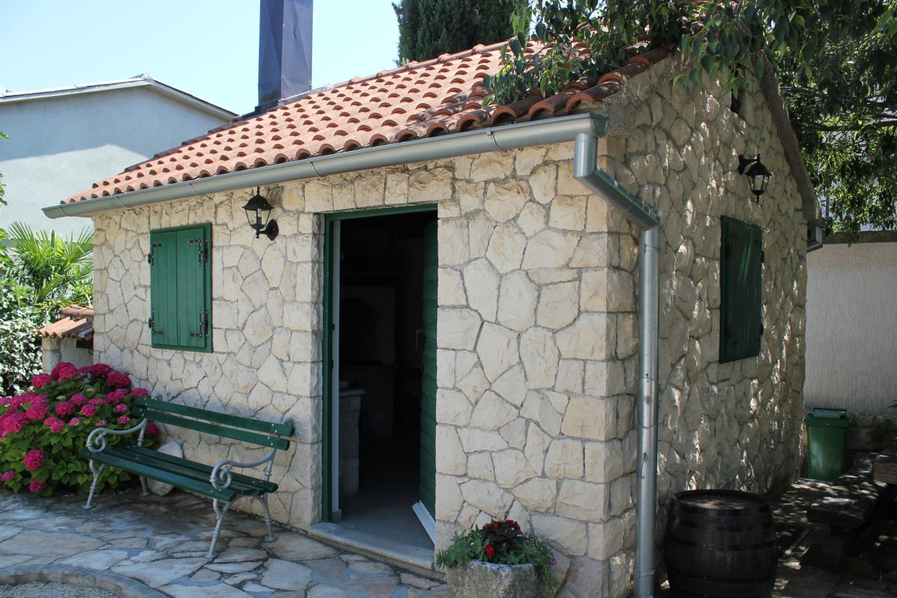 Photo 10