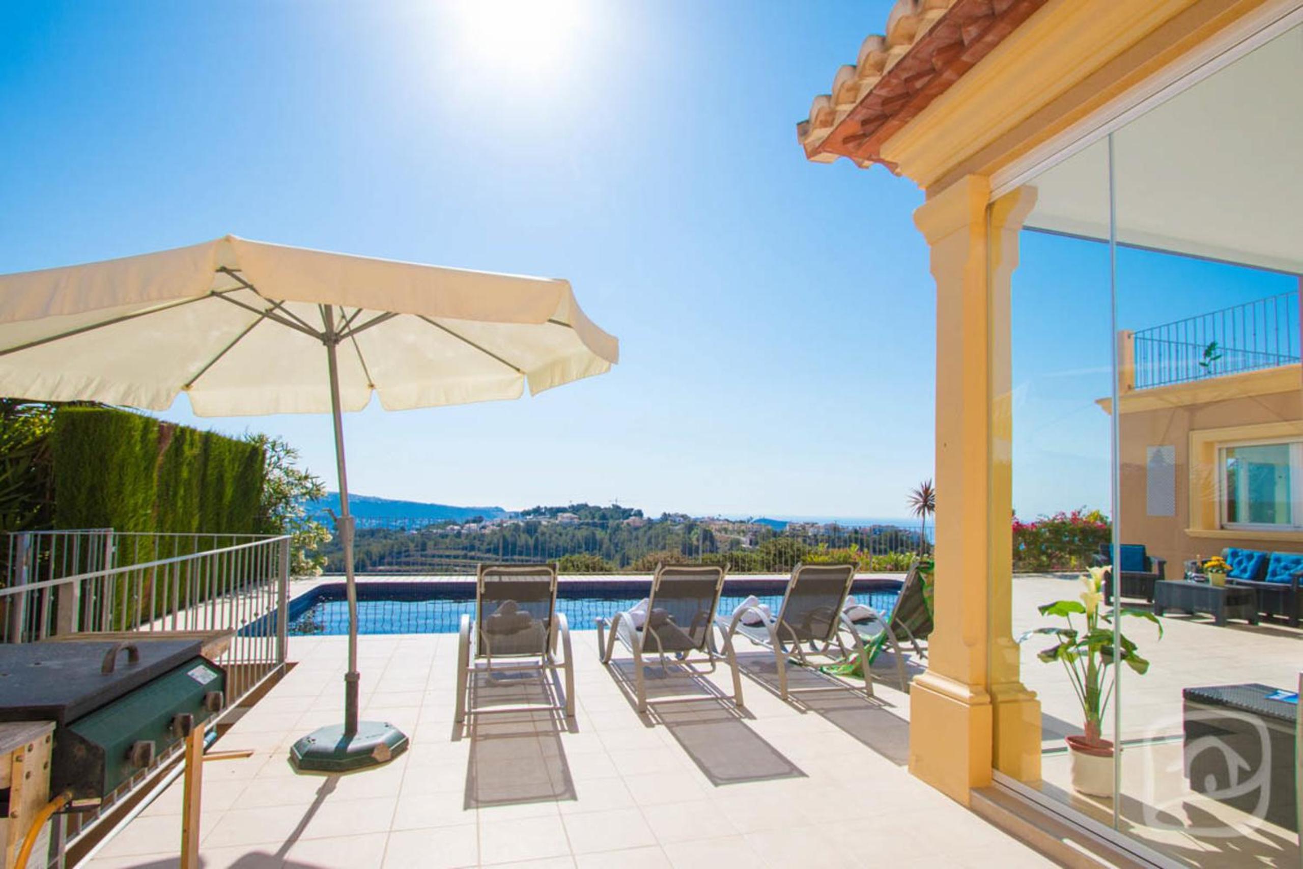 Villa Las Flores by Abahana Villas view 5