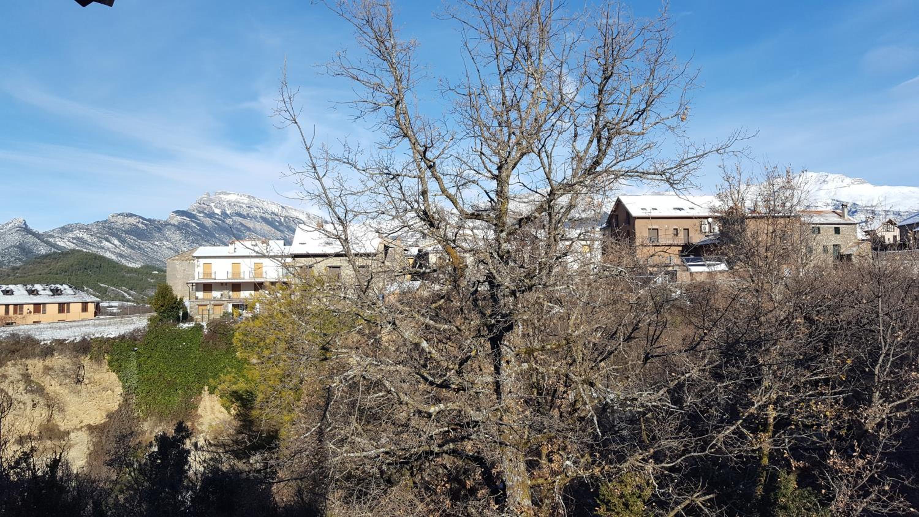 Casas Cleto - Laspuña view 3