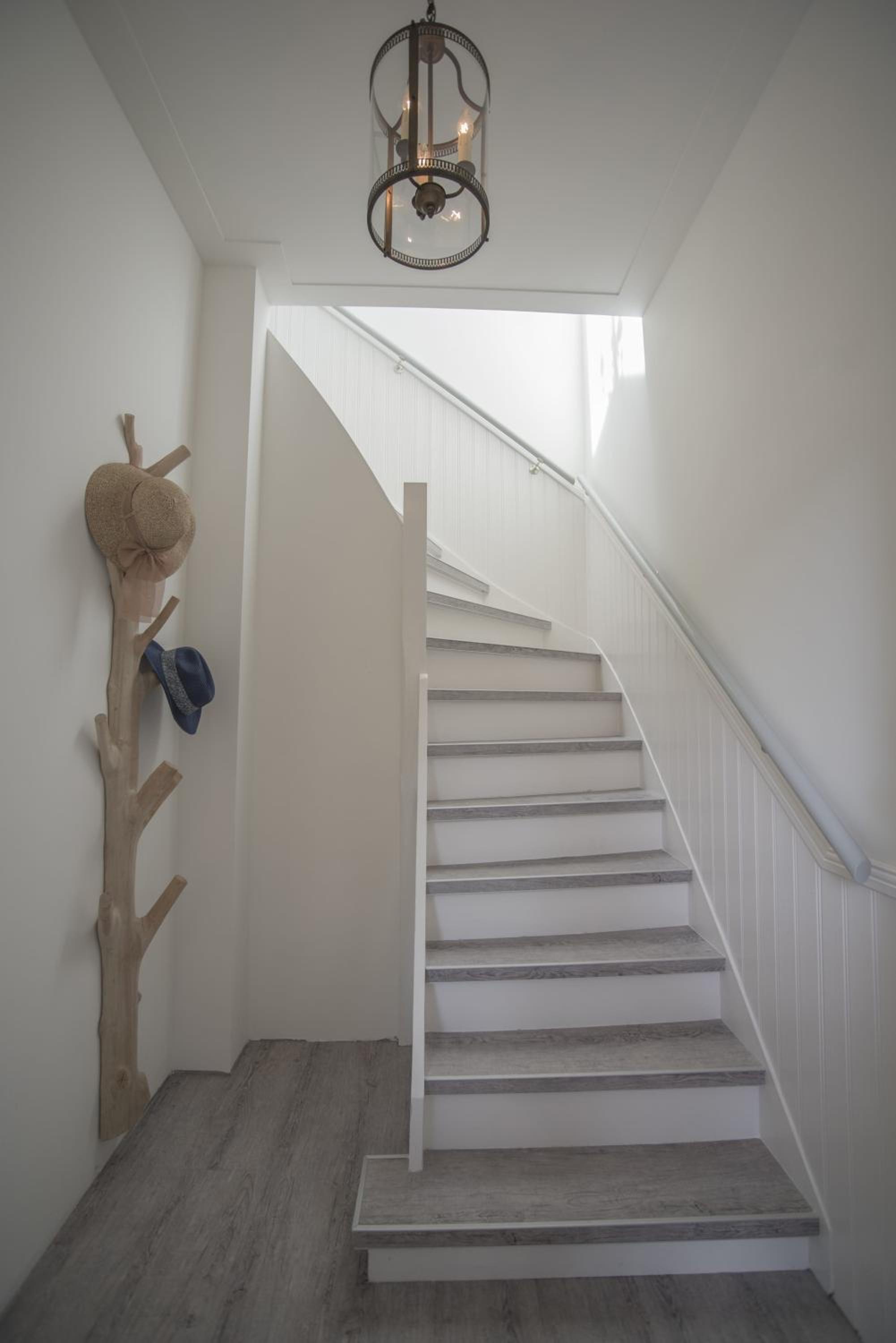 Luxury Upstairs & Downstairs Apartments view 3