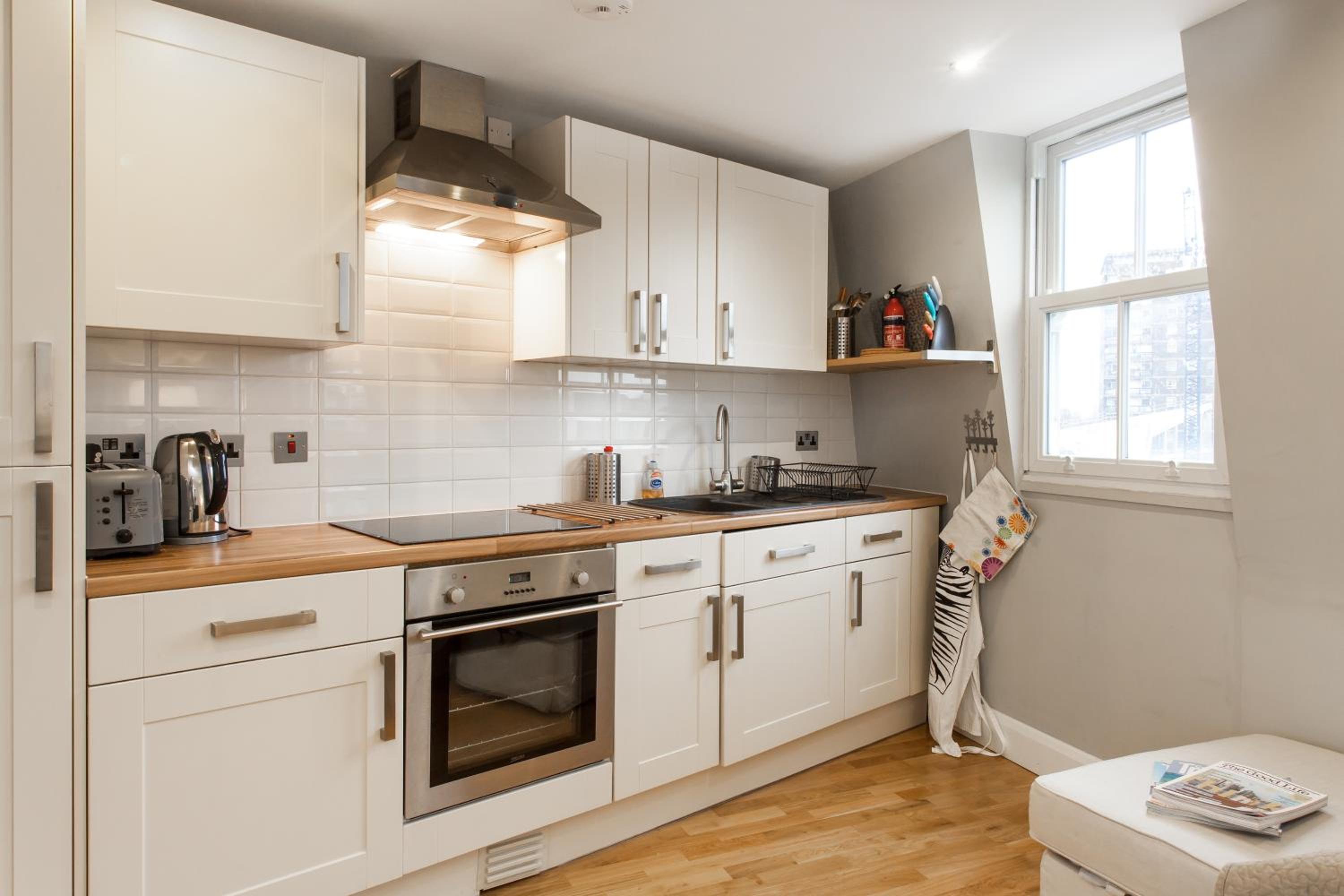 Trendy 2 Bedroom apartment in vibrant Shoreditch, central London zone 1 free WiFi - sleeps 4+2