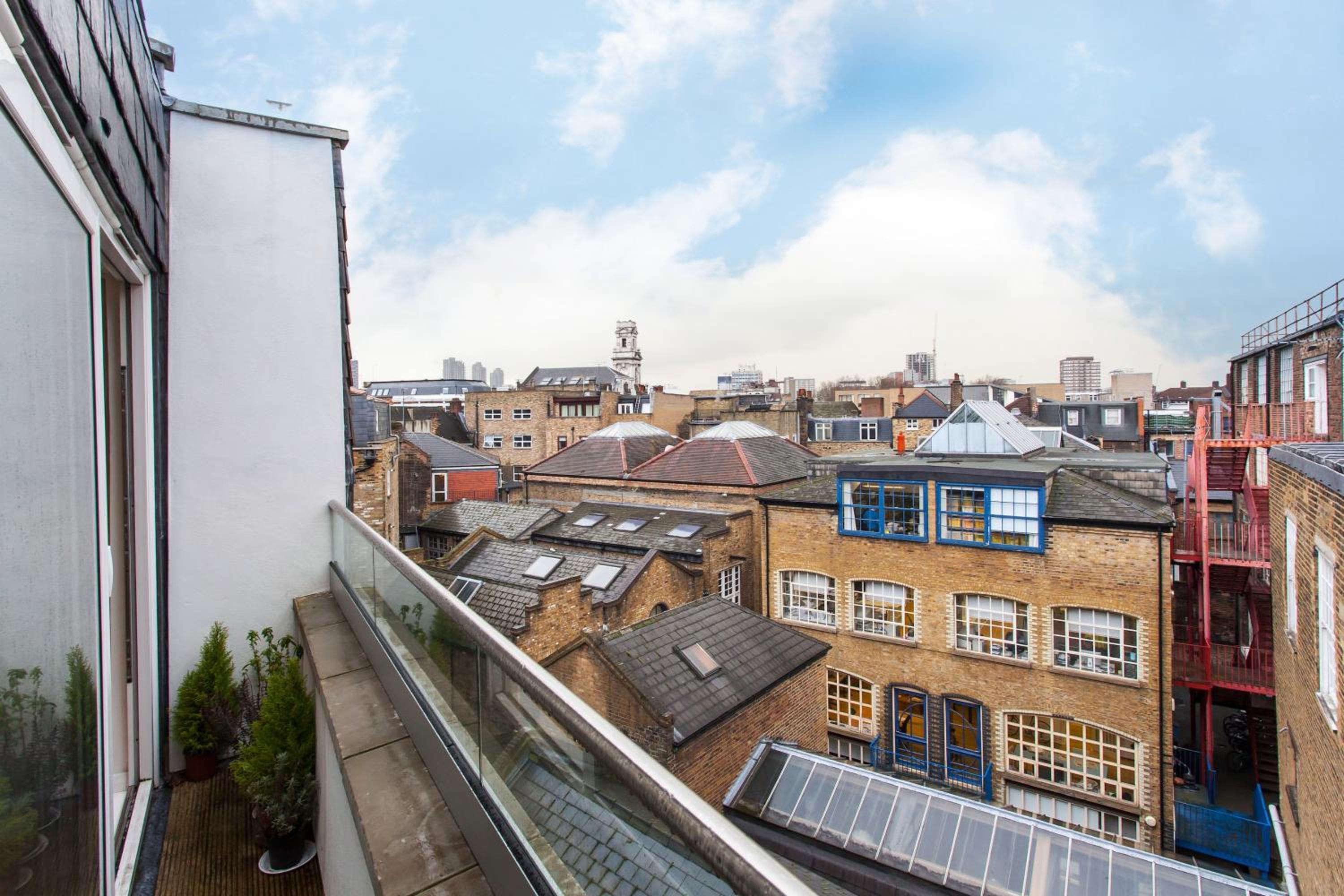 Trendy 2 Bedroom apartment in vibrant Shoreditch, central London zone 1 free WiFi - sleeps 4+2