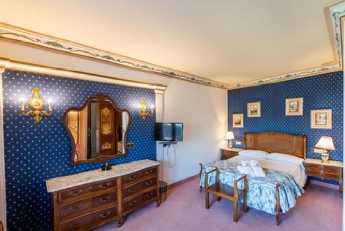 VILLA WITH PRIVATE POOL,NEAR THE BEACH , BBQ, WiFi
