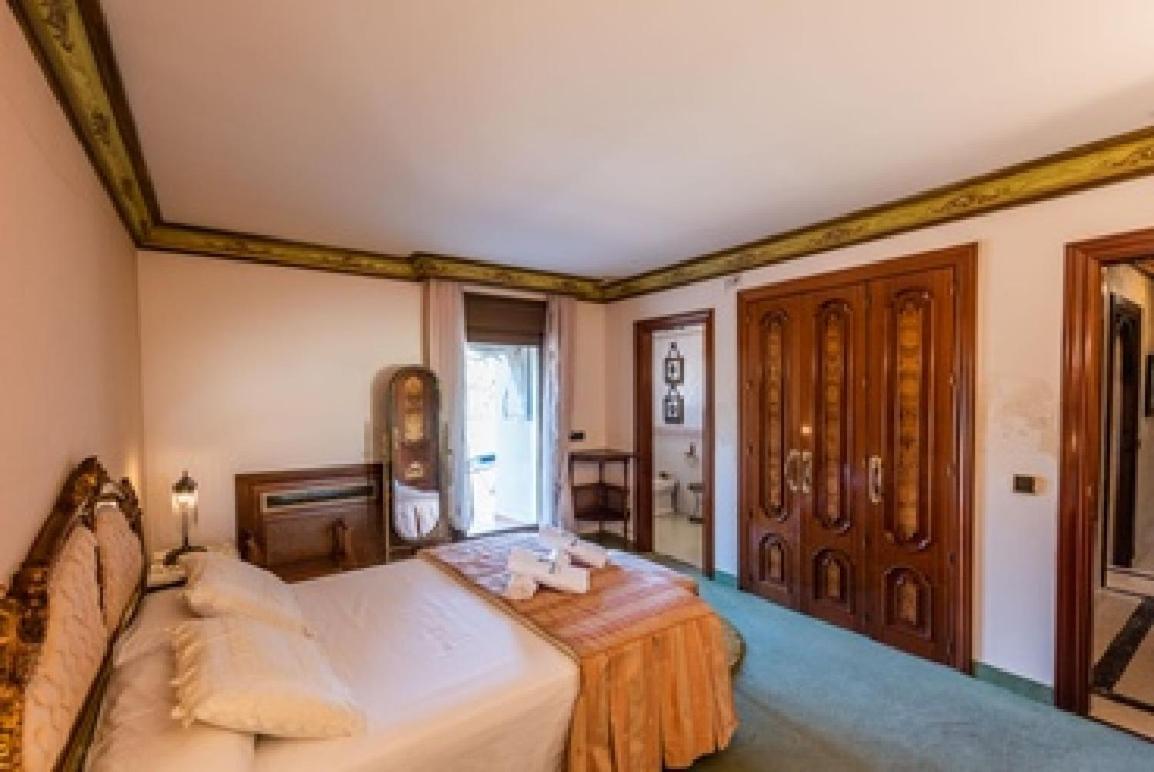 VILLA WITH PRIVATE POOL,NEAR THE BEACH , BBQ, WiFi