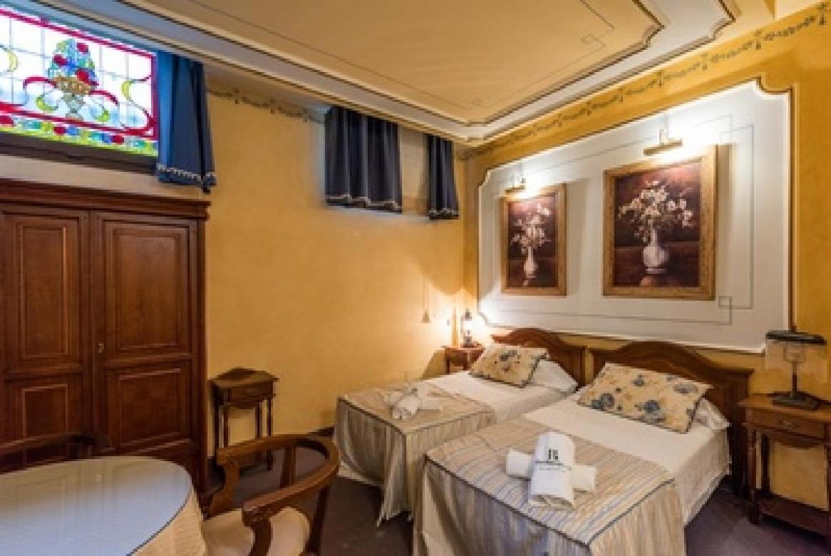 VILLA WITH PRIVATE POOL,NEAR THE BEACH , BBQ, WiFi