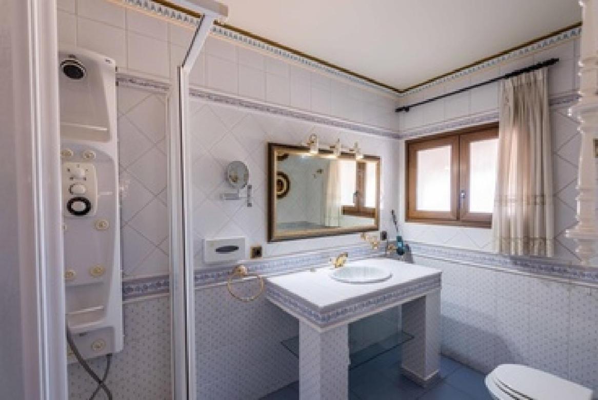 VILLA WITH PRIVATE POOL,NEAR THE BEACH , BBQ, WiFi