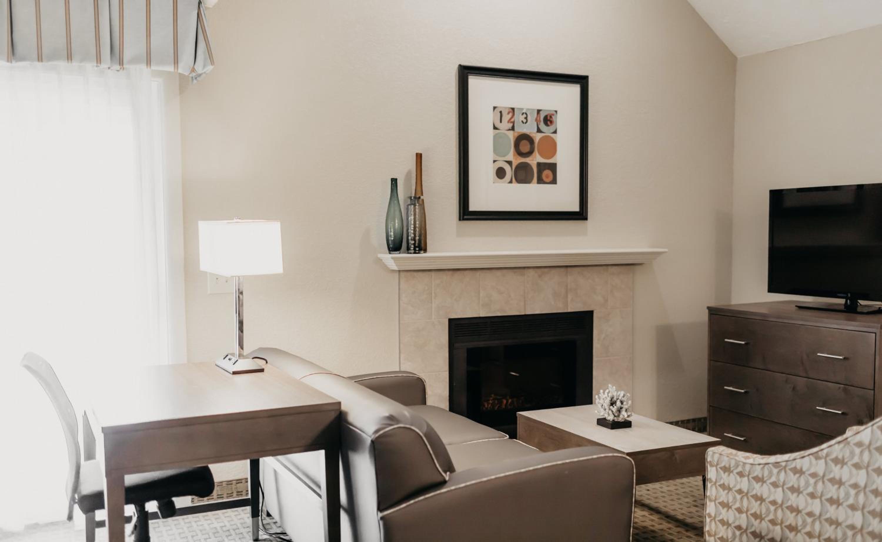 Bloomington Vacations - Eastland Suites Hotel  Conference Center - Property Image 30