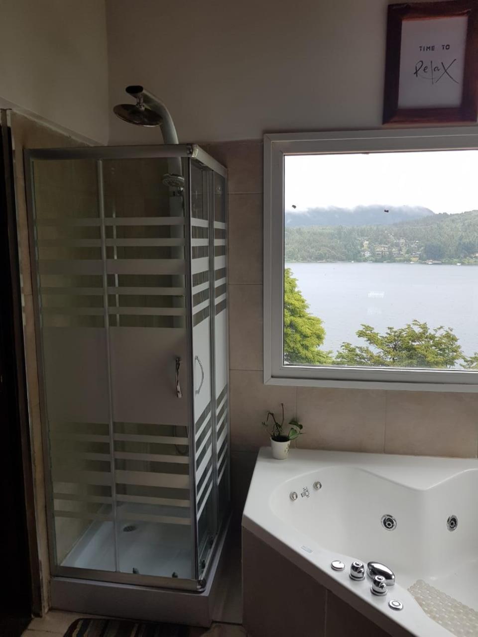 Albanta casa con costa en Bariloche