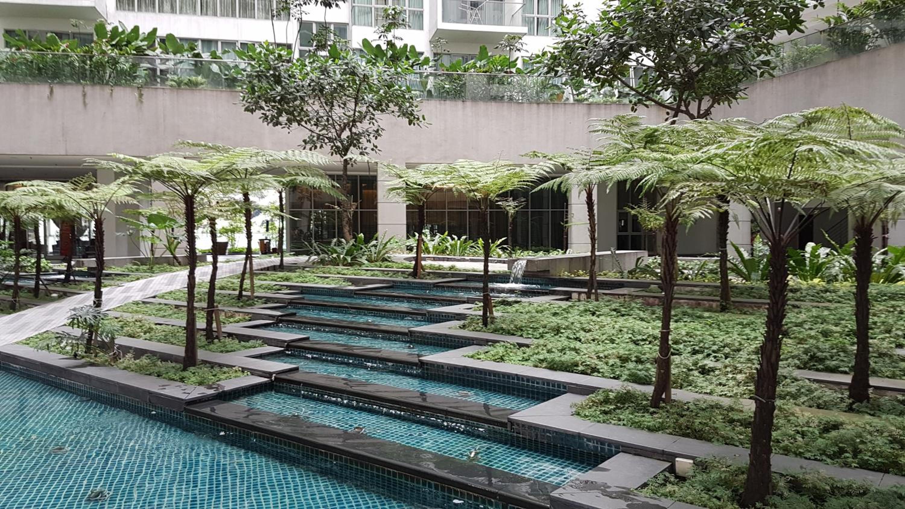 StarsBed KLCC Skyview Roof Pool Hostel