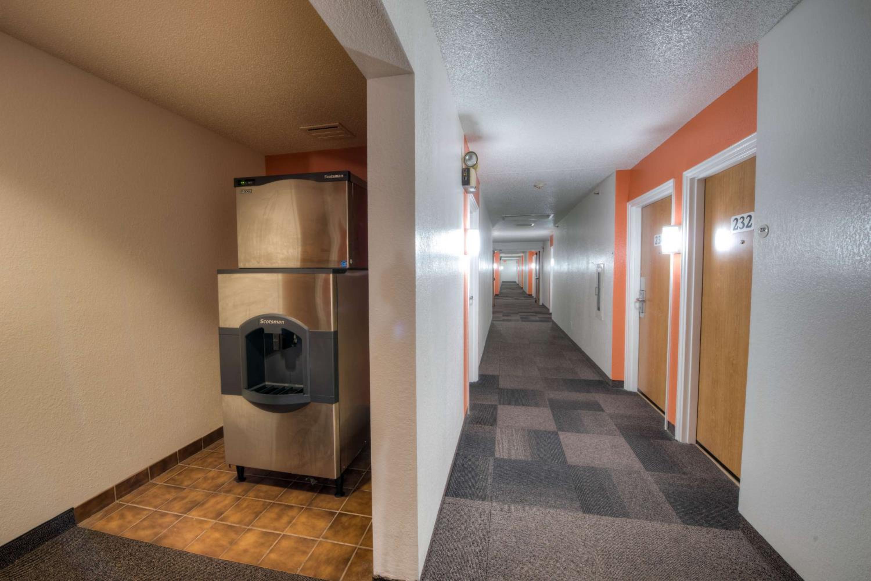 Motel 6-Branford, CT - New Haven - Property Image 34