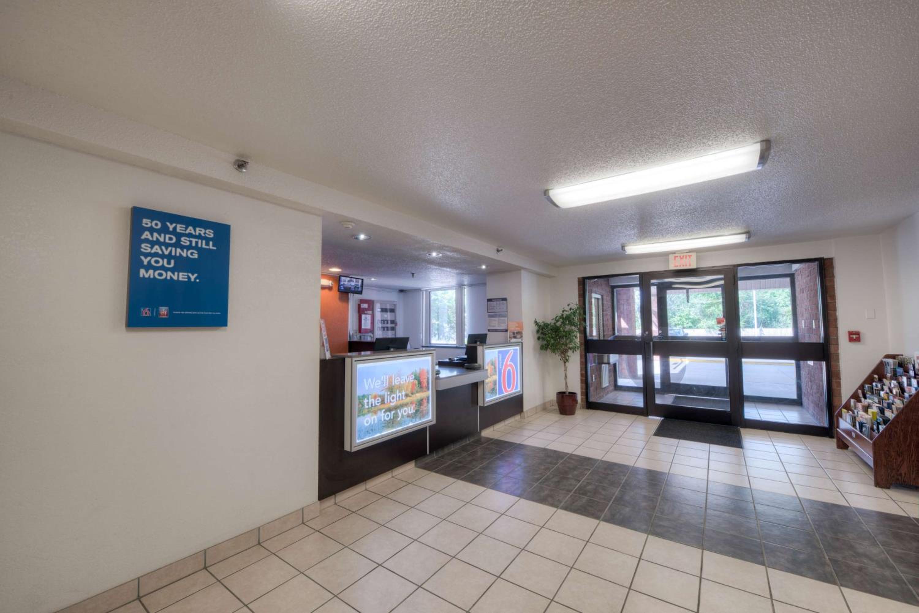 Motel 6-Branford, CT - New Haven - Property Image 2