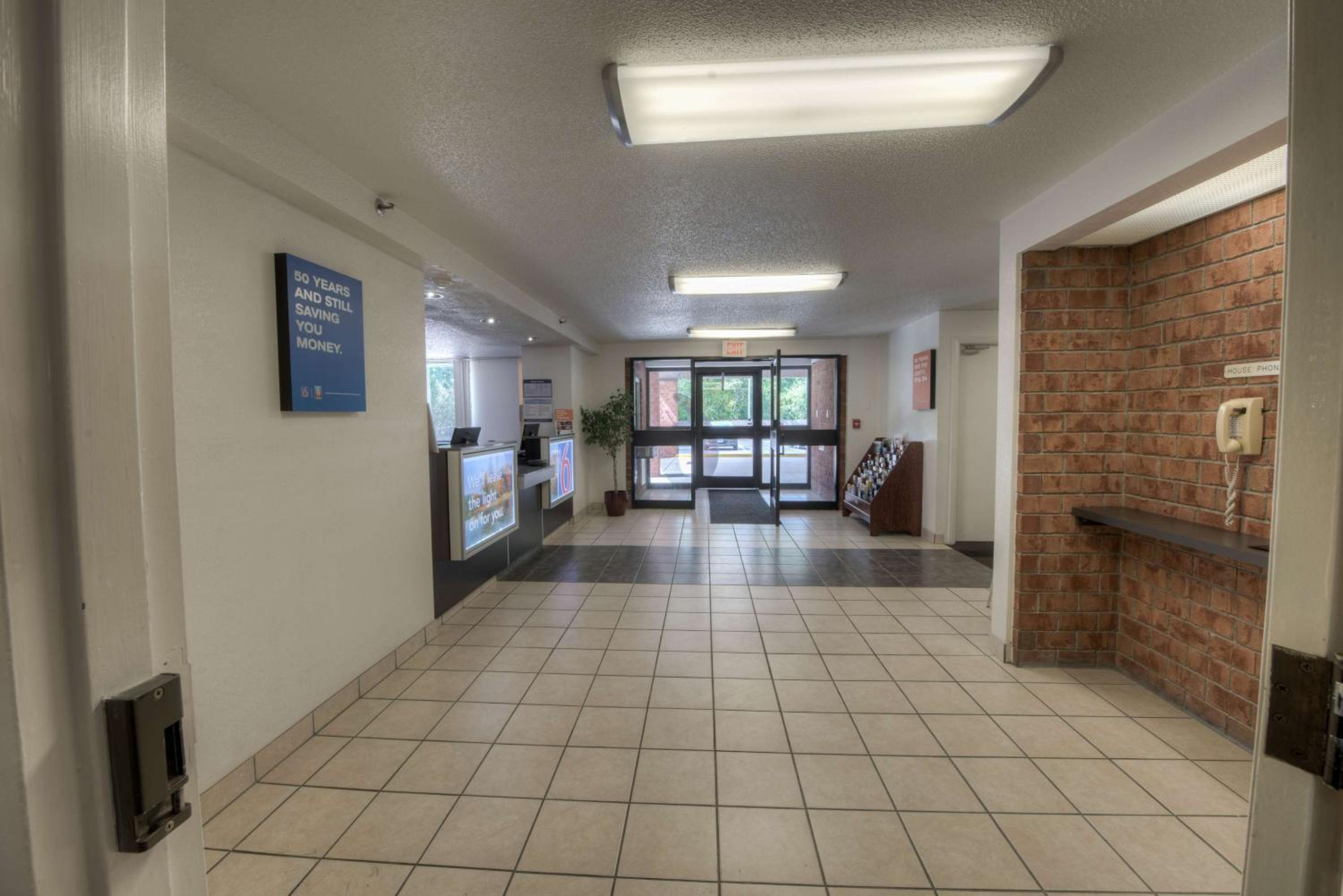 Motel 6-Branford, CT - New Haven - Property Image 10
