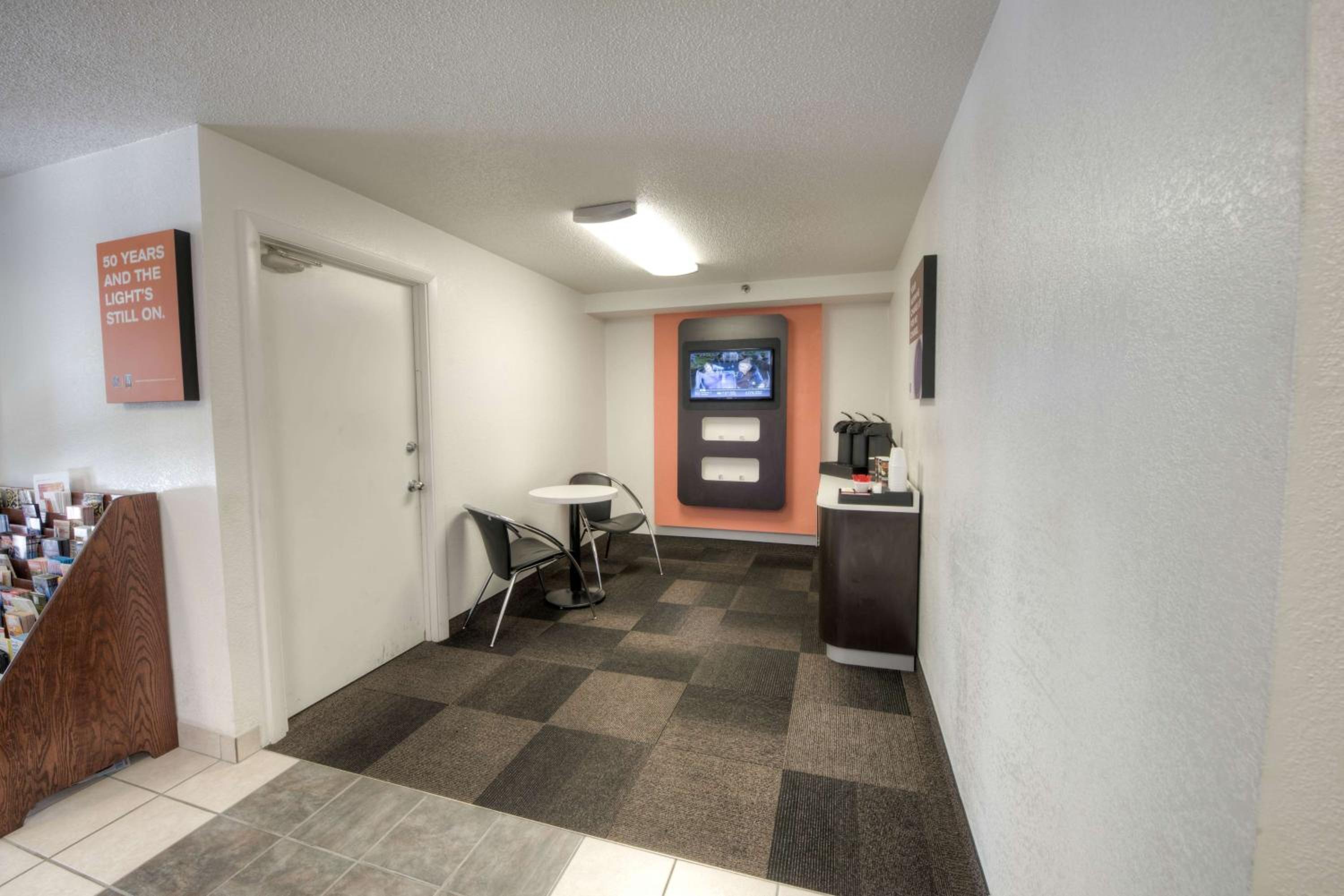 Motel 6-Branford, CT - New Haven - Property Image 32