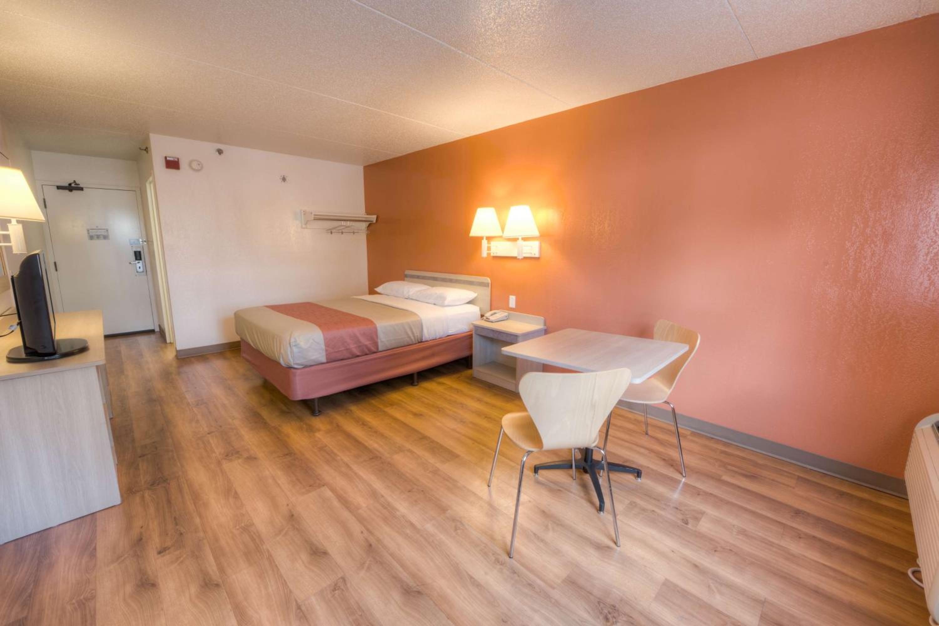 Motel 6-Branford, CT - New Haven - Property Image 9