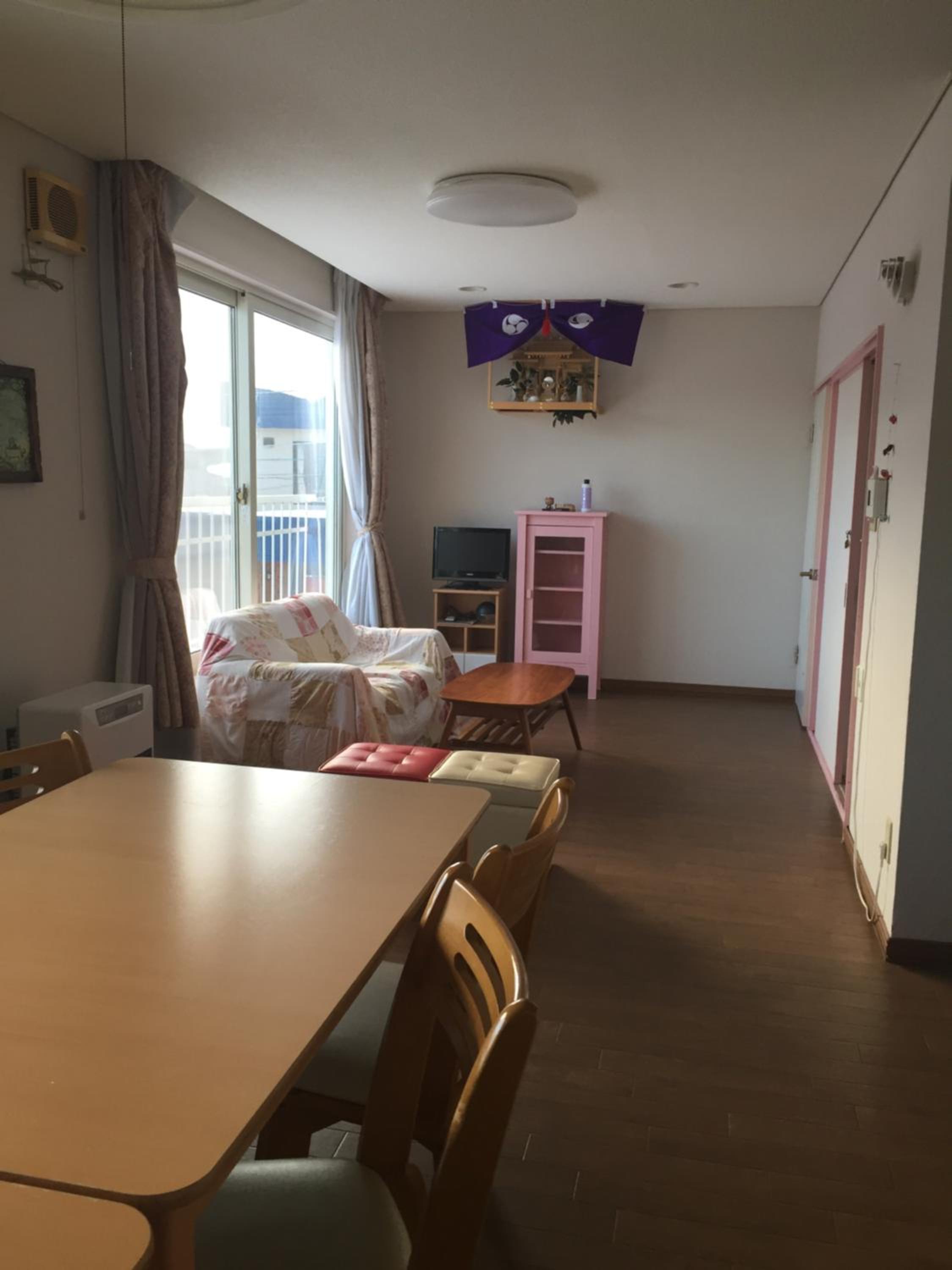Cozy Penguin House Bibai view 3