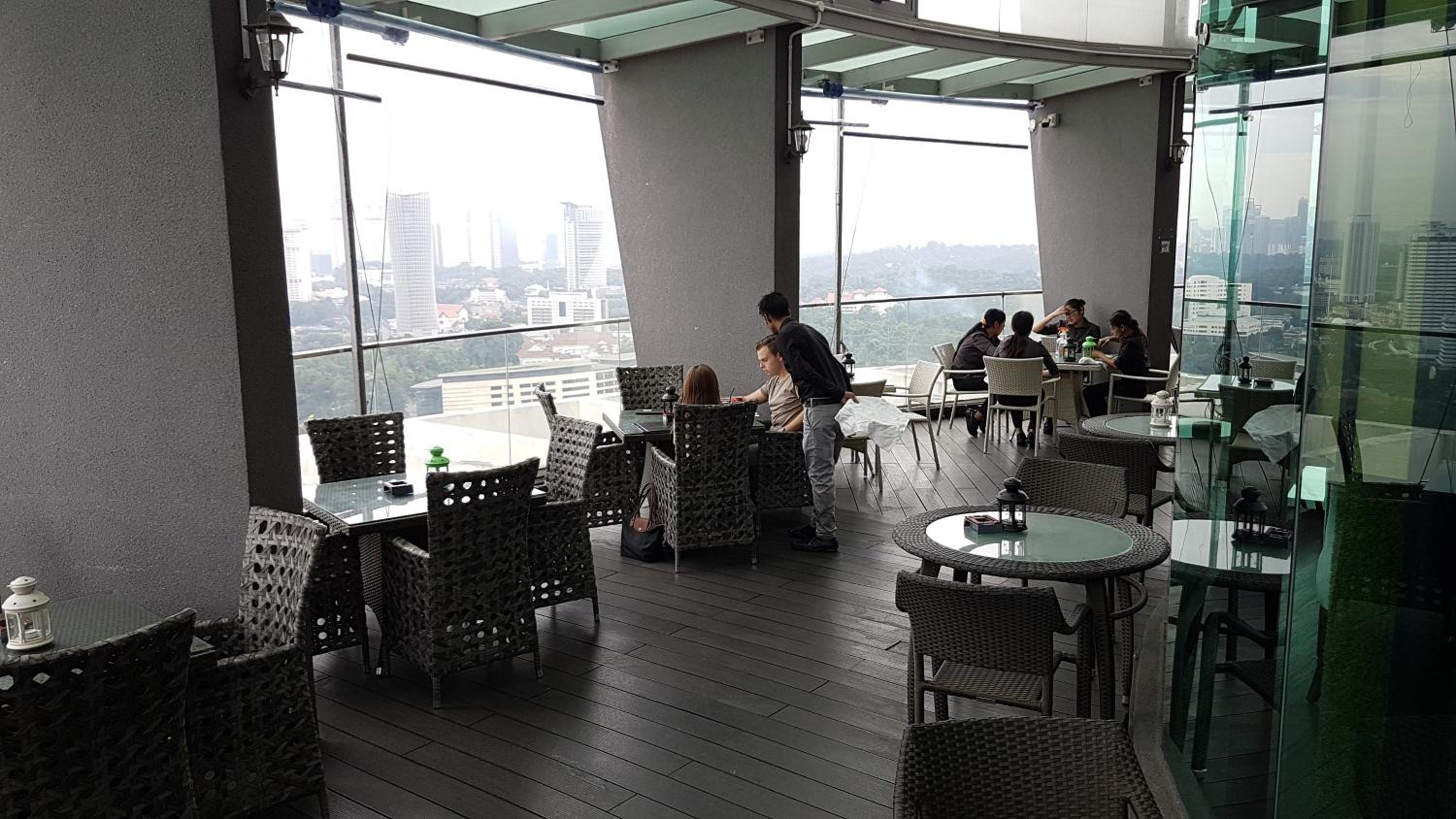 StarsBed KLCC Skyview Roof Pool Hostel