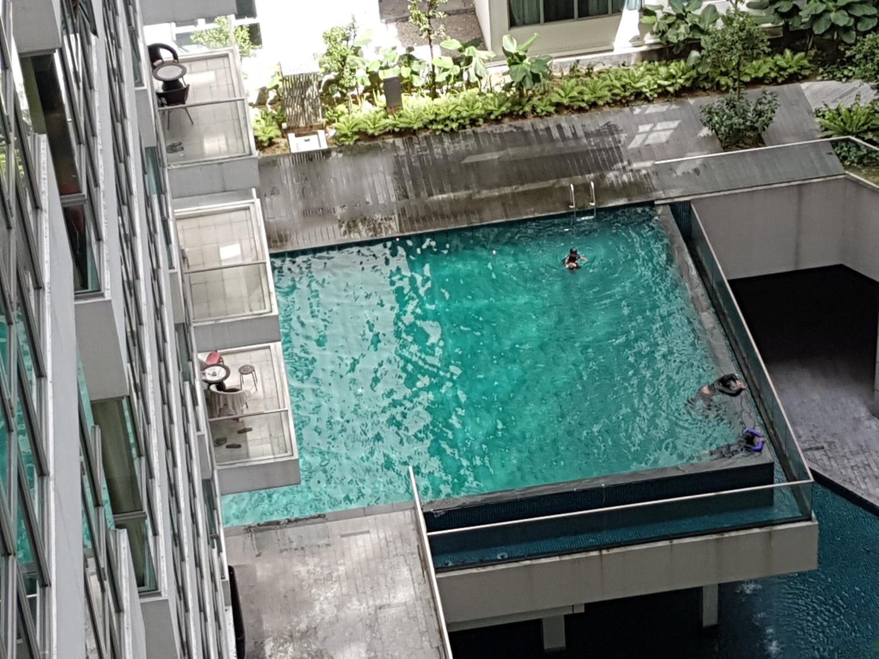 StarsBed KLCC Skyview Roof Pool Hostel