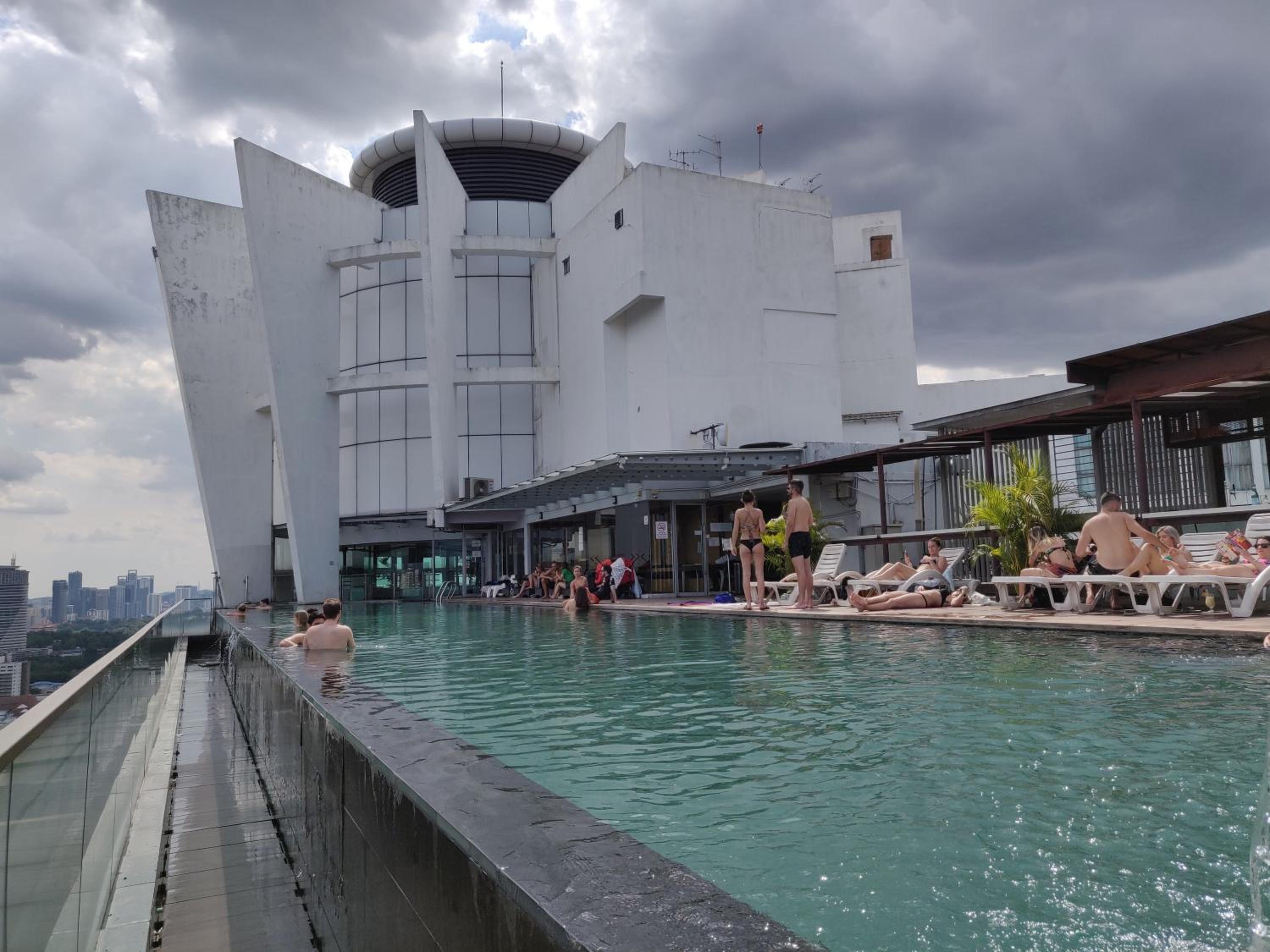 StarsBed KLCC Skyview Roof Pool Hostel