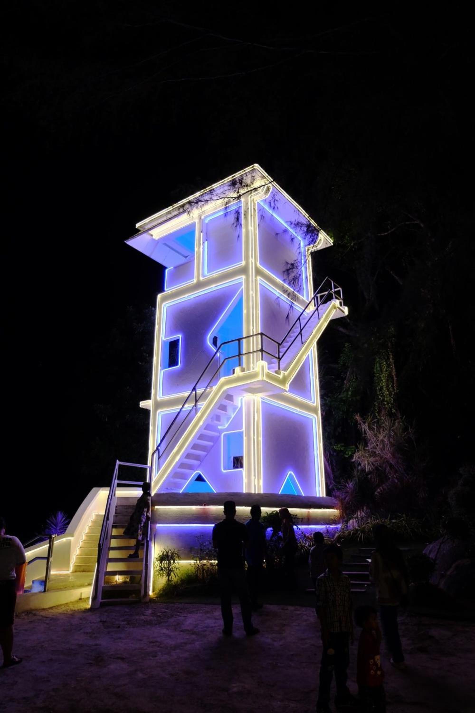 8 Boutique By The Sea