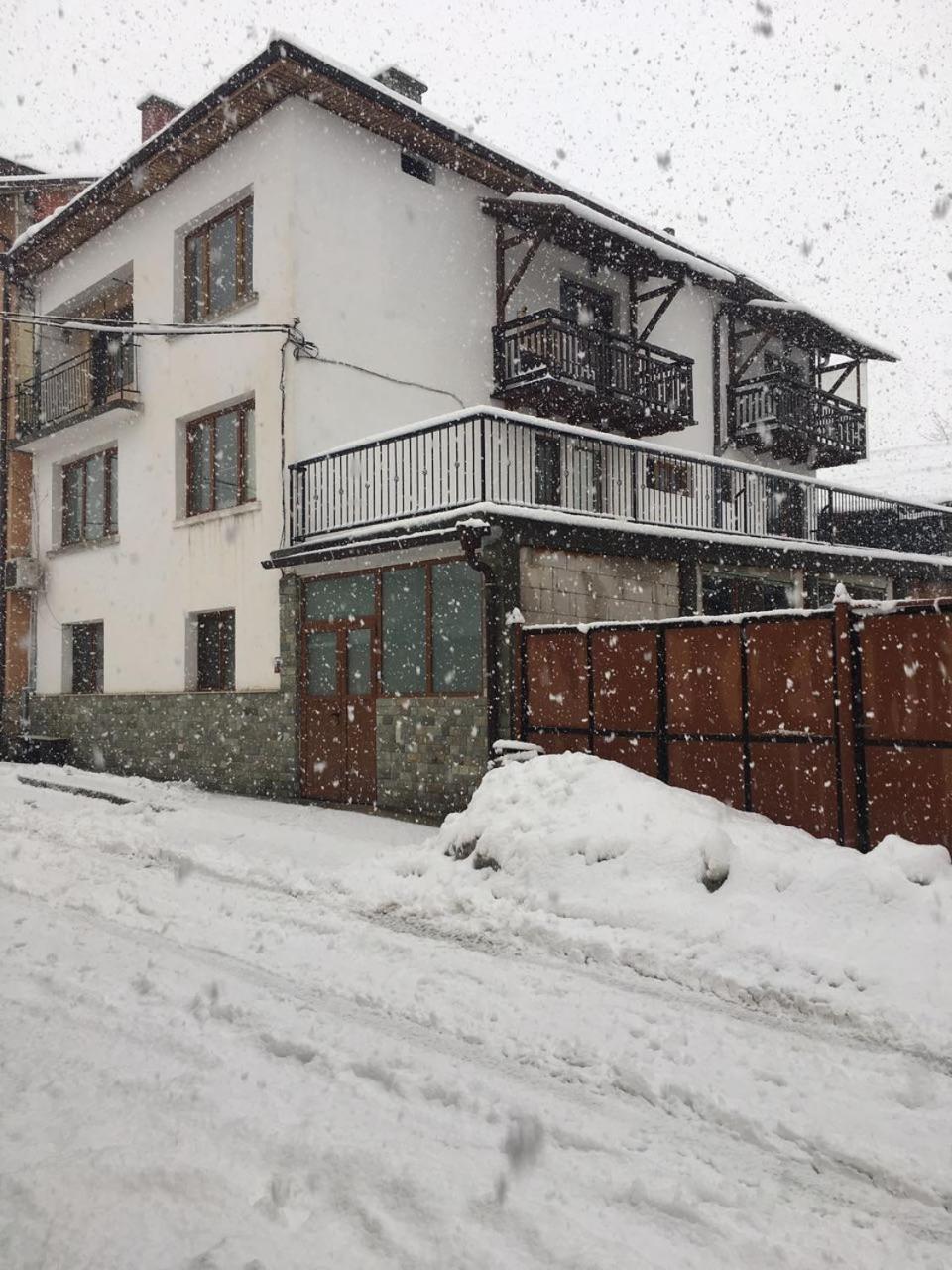 Baba Dora Guesthouse