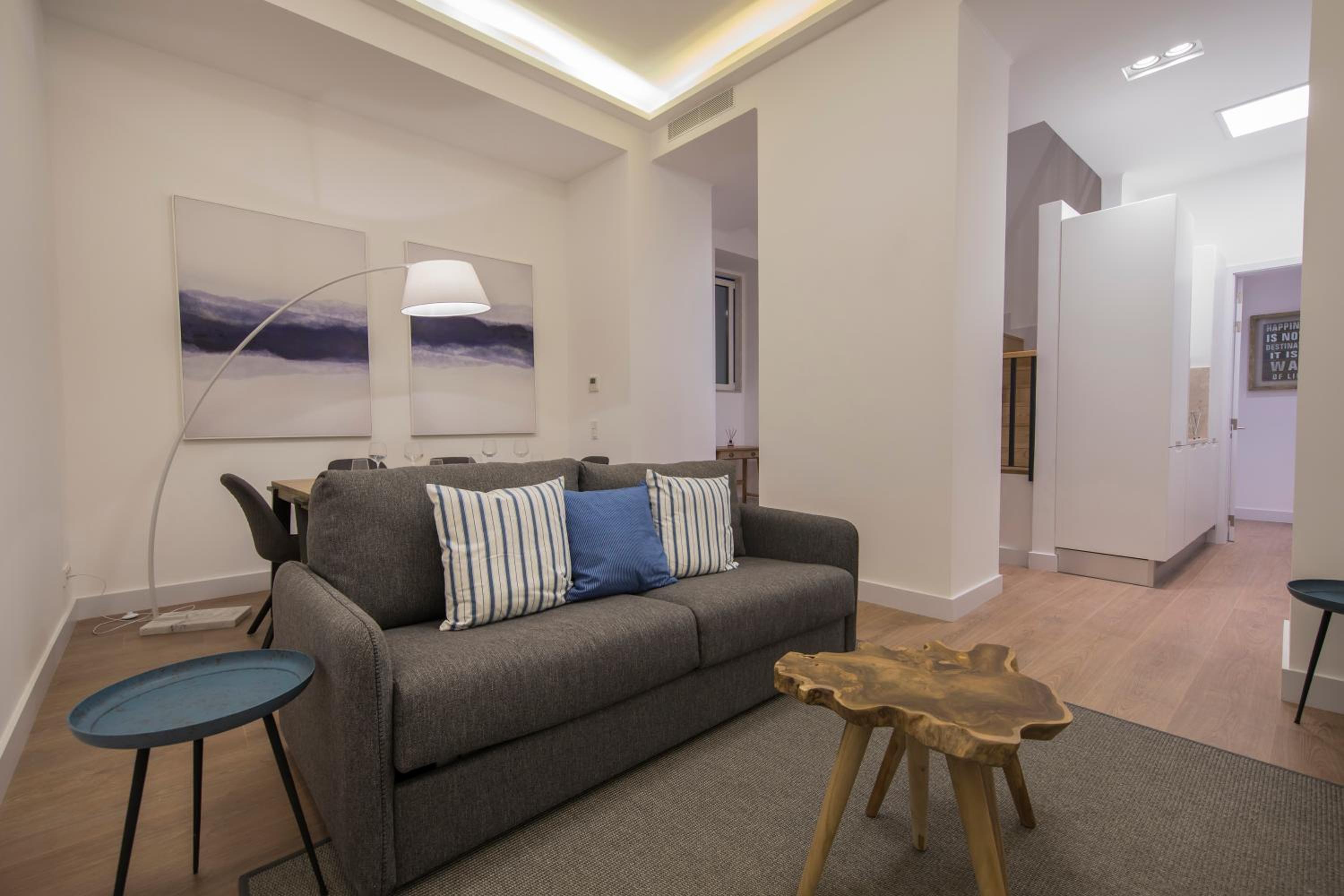 High Ceiling Duplex Apartment at Cais do Sodre view 2