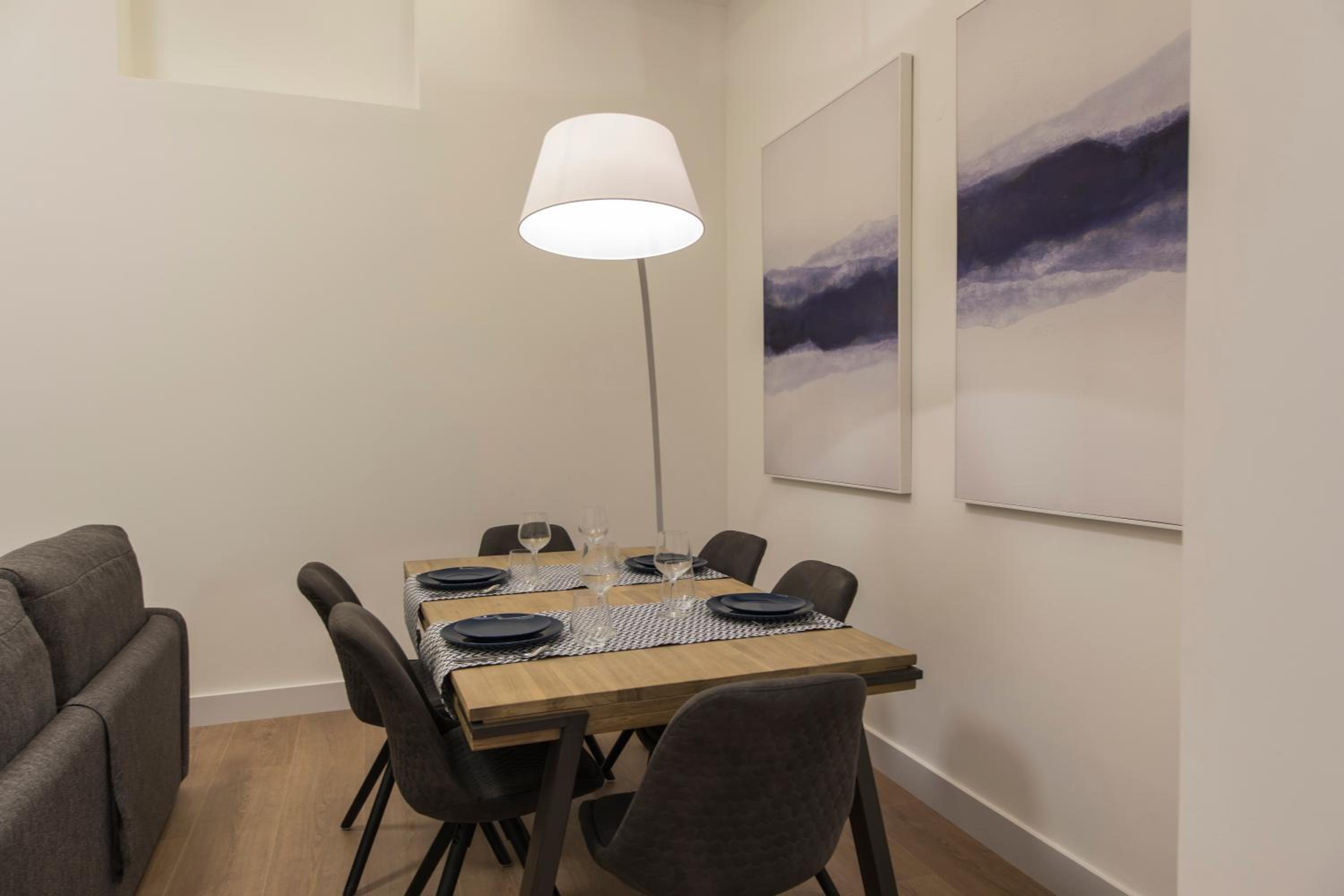 High Ceiling Duplex Apartment at Cais do Sodre view 3