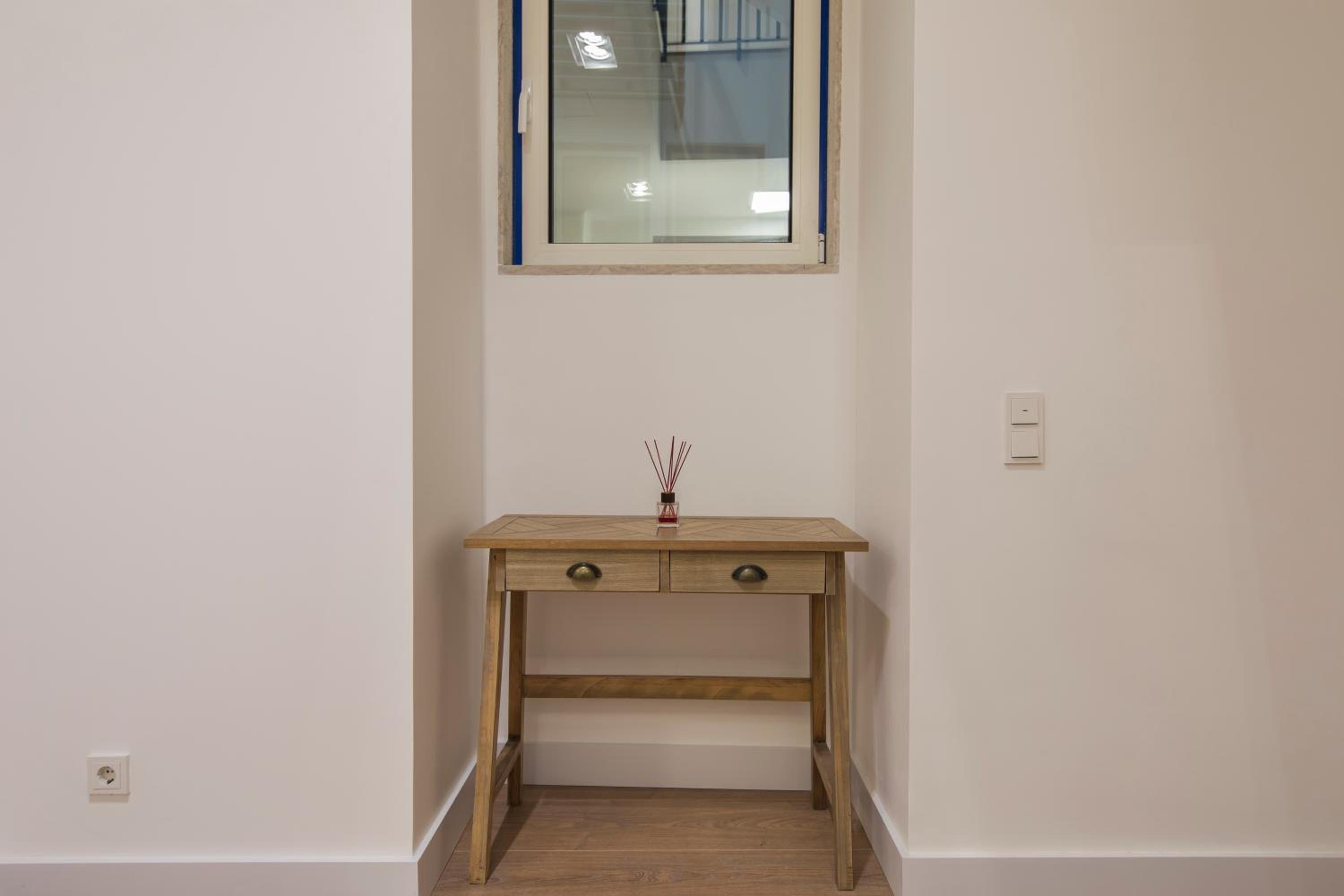 High Ceiling Duplex Apartment at Cais do Sodre view 5
