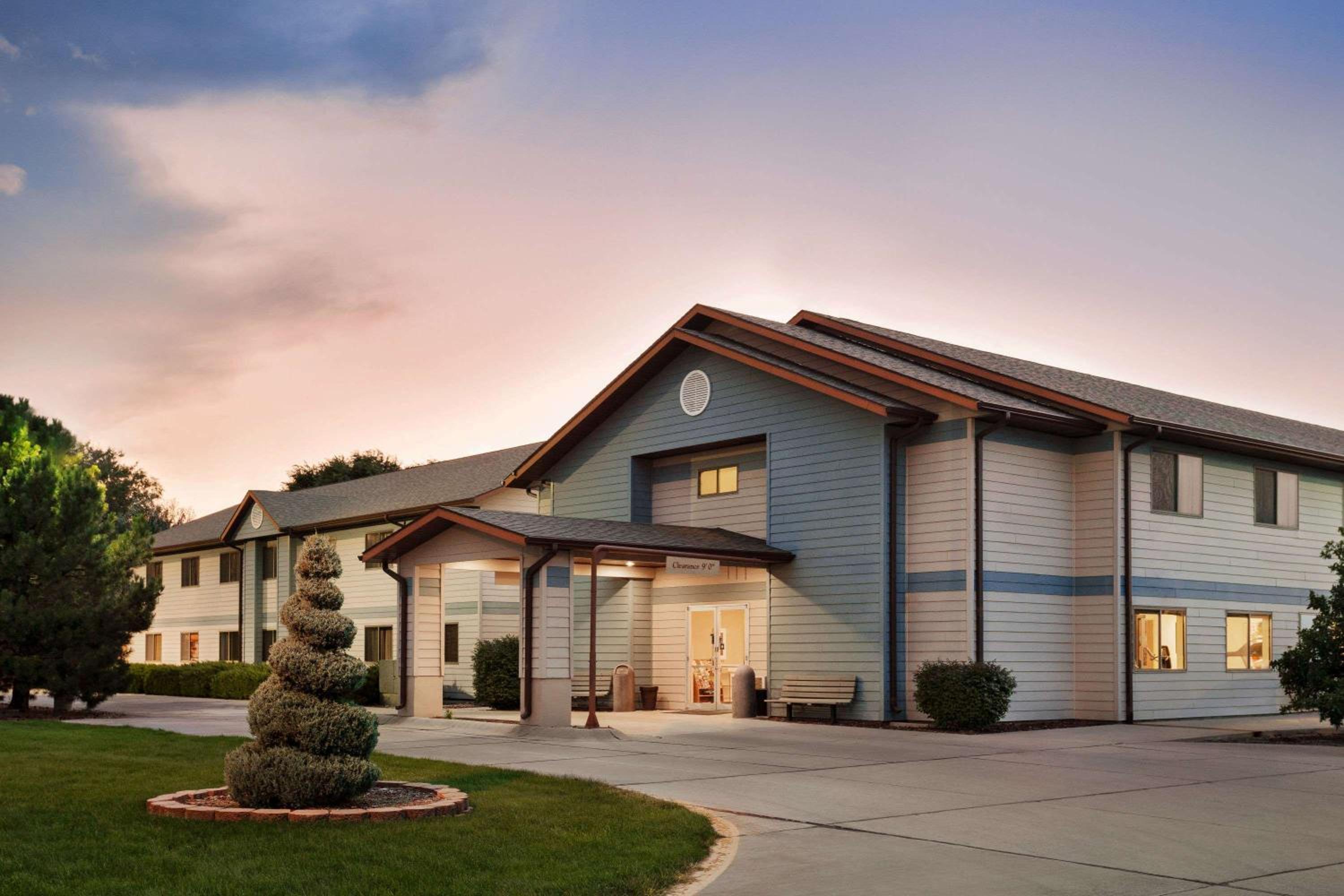 Travelodge by Wyndham Morrill view 2