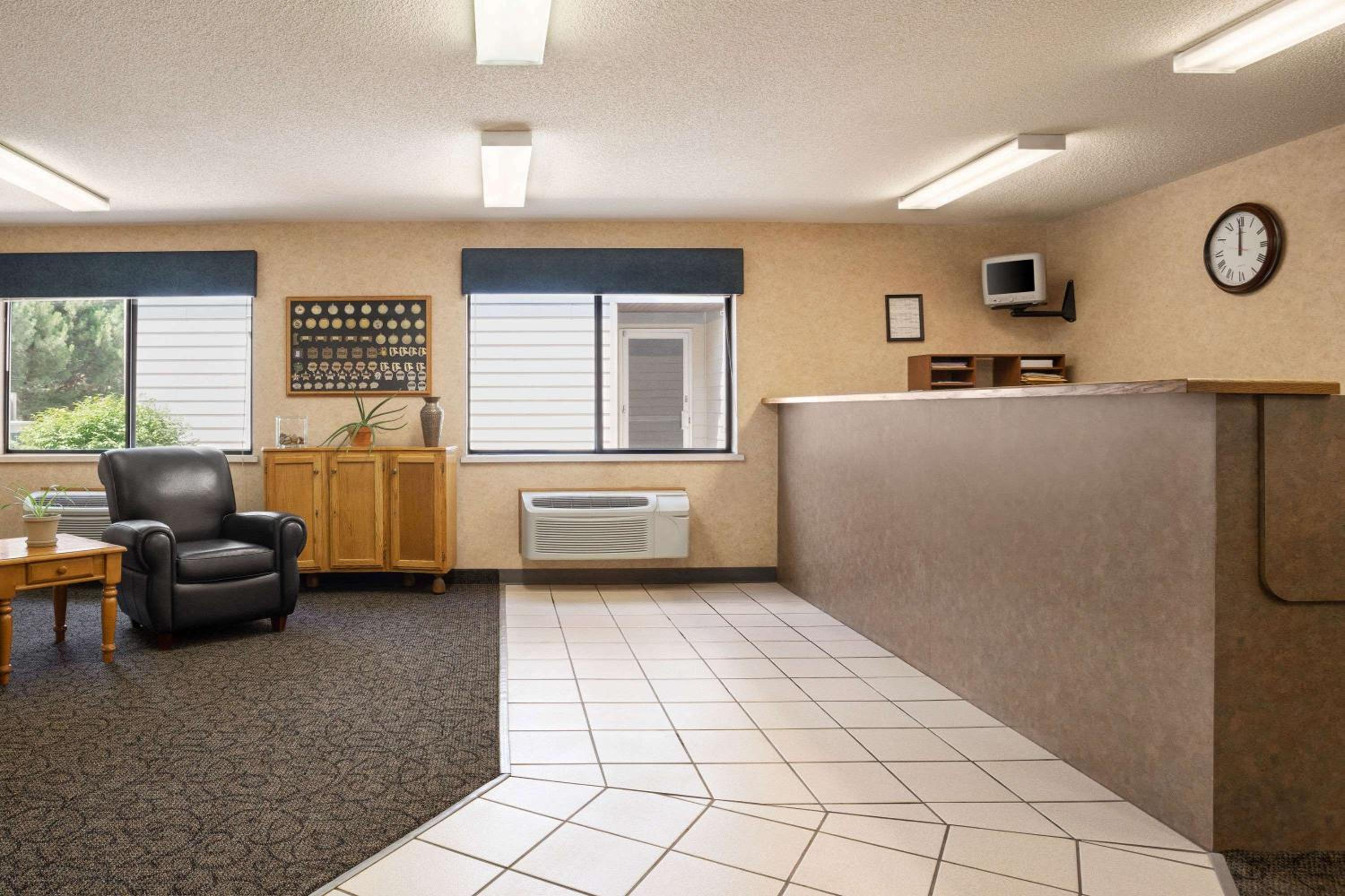 Travelodge by Wyndham Morrill view 4