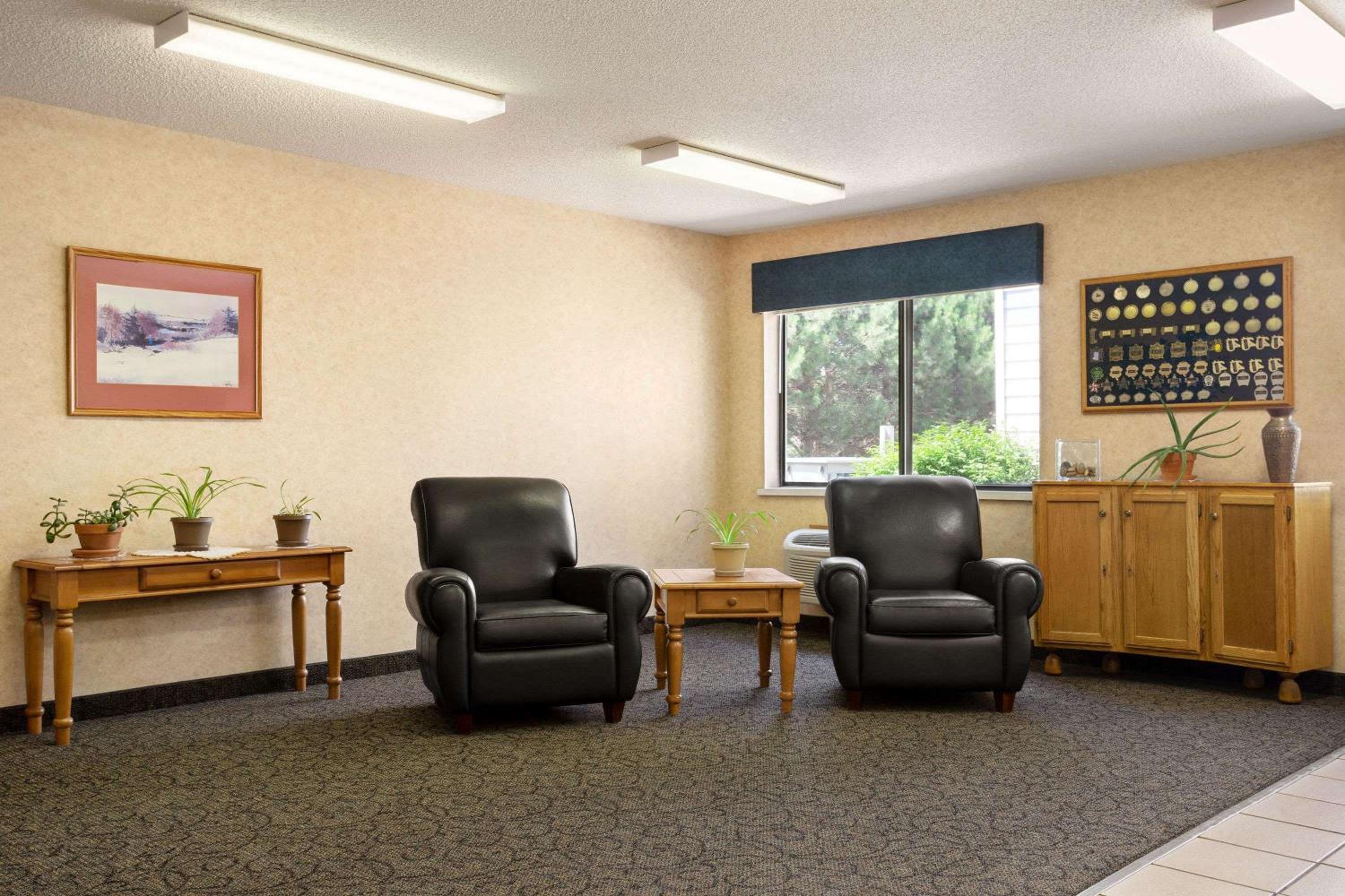Travelodge by Wyndham Morrill view 3