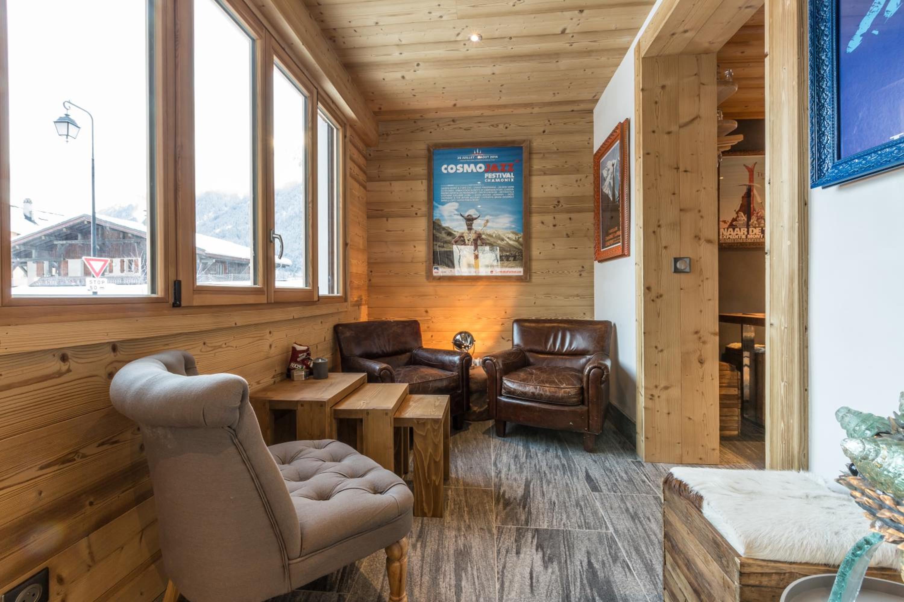 Chalet Yolo view 2
