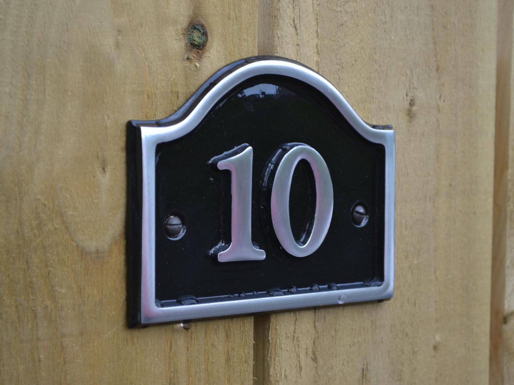 No 10 Dulas