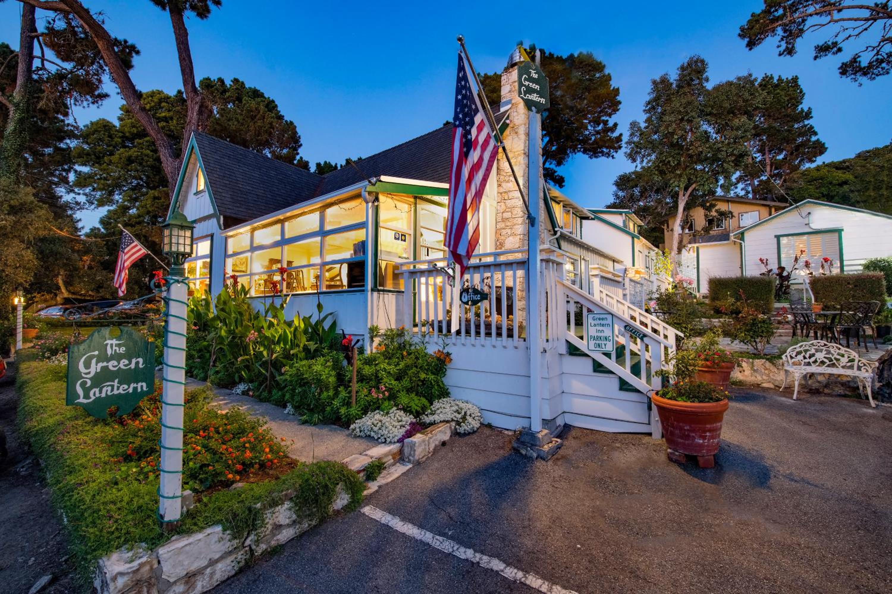 Monterey Vacations - Carmel Green Lantern Inn - Property Image 1