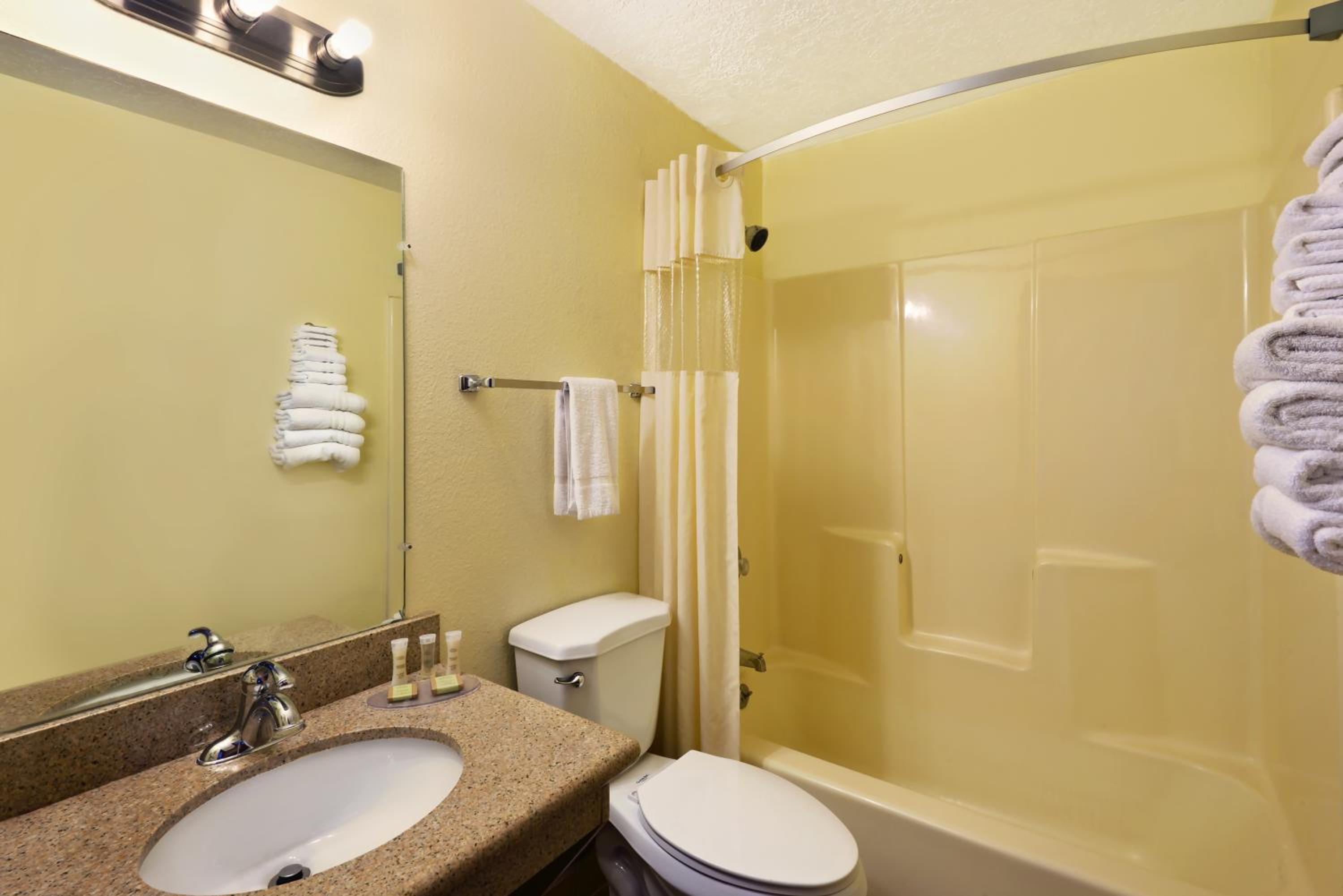 Alamogordo Vacations - Super 8 by Wyndham Alamogordo - Property Image 4