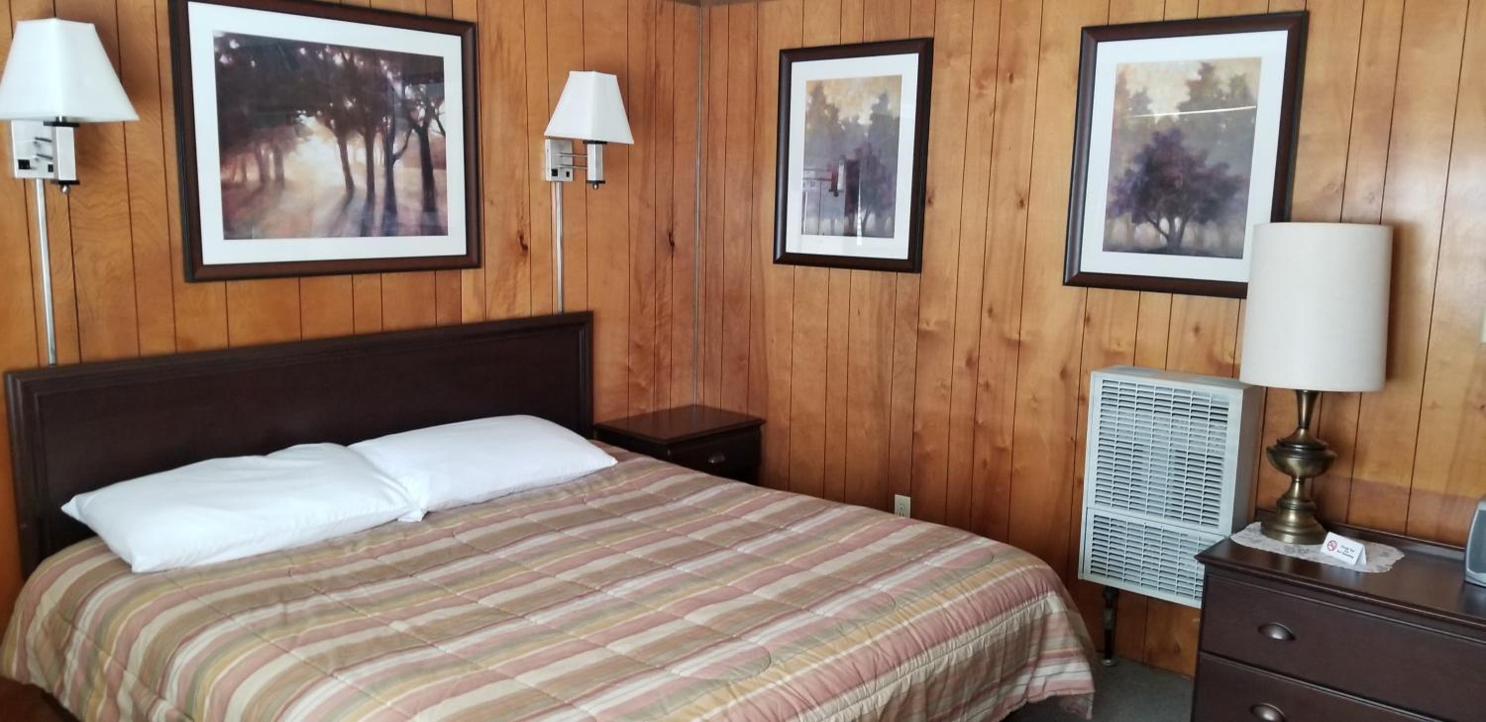 The Whispering Elms Motel view 3