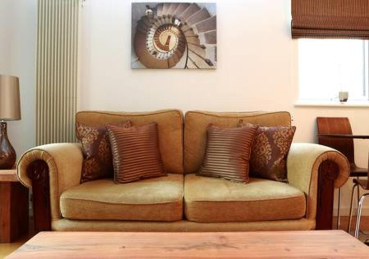 Holyrood Apartment with parking & lift access view 4