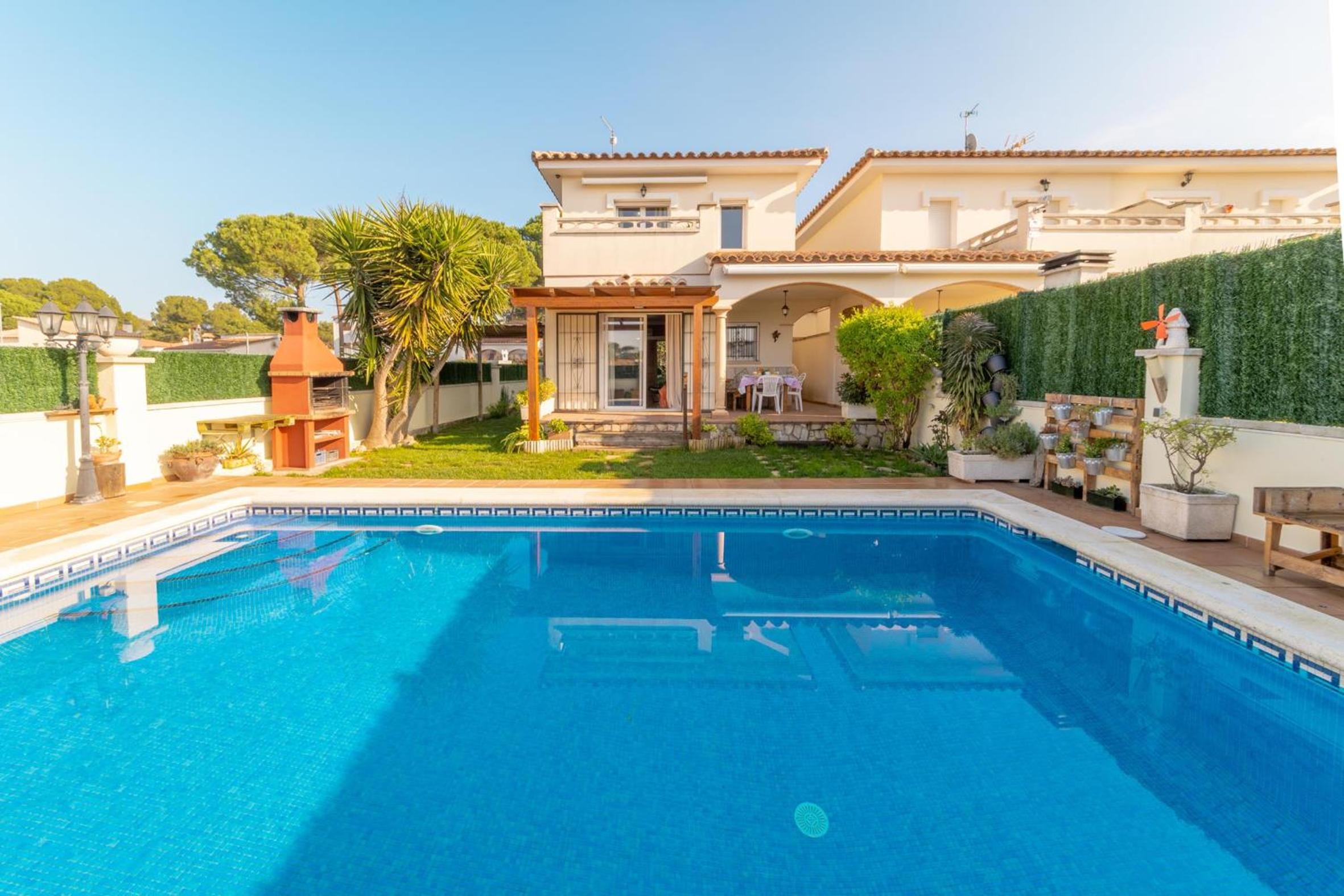 Hotel Holiday Home Amelia - Image 1