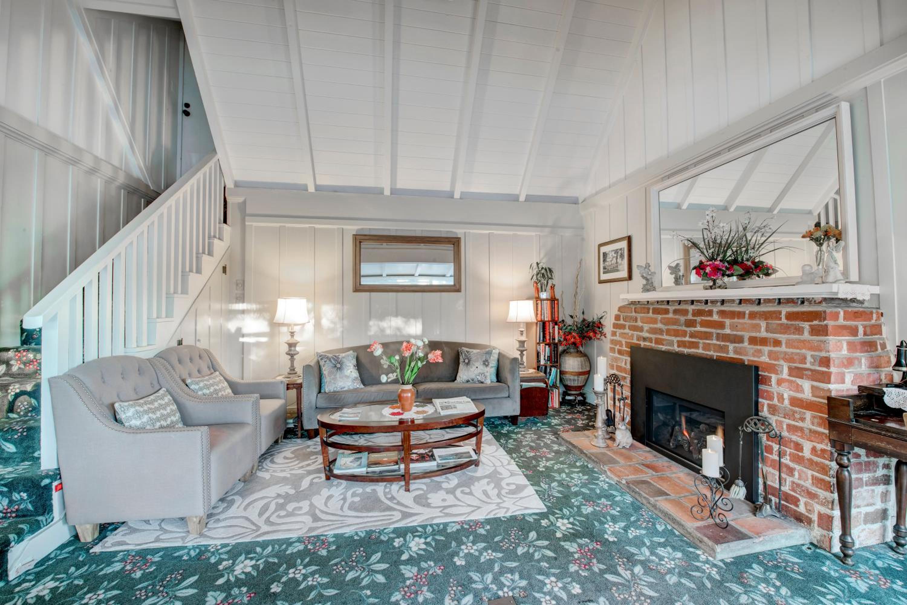 Carmel Green Lantern Inn