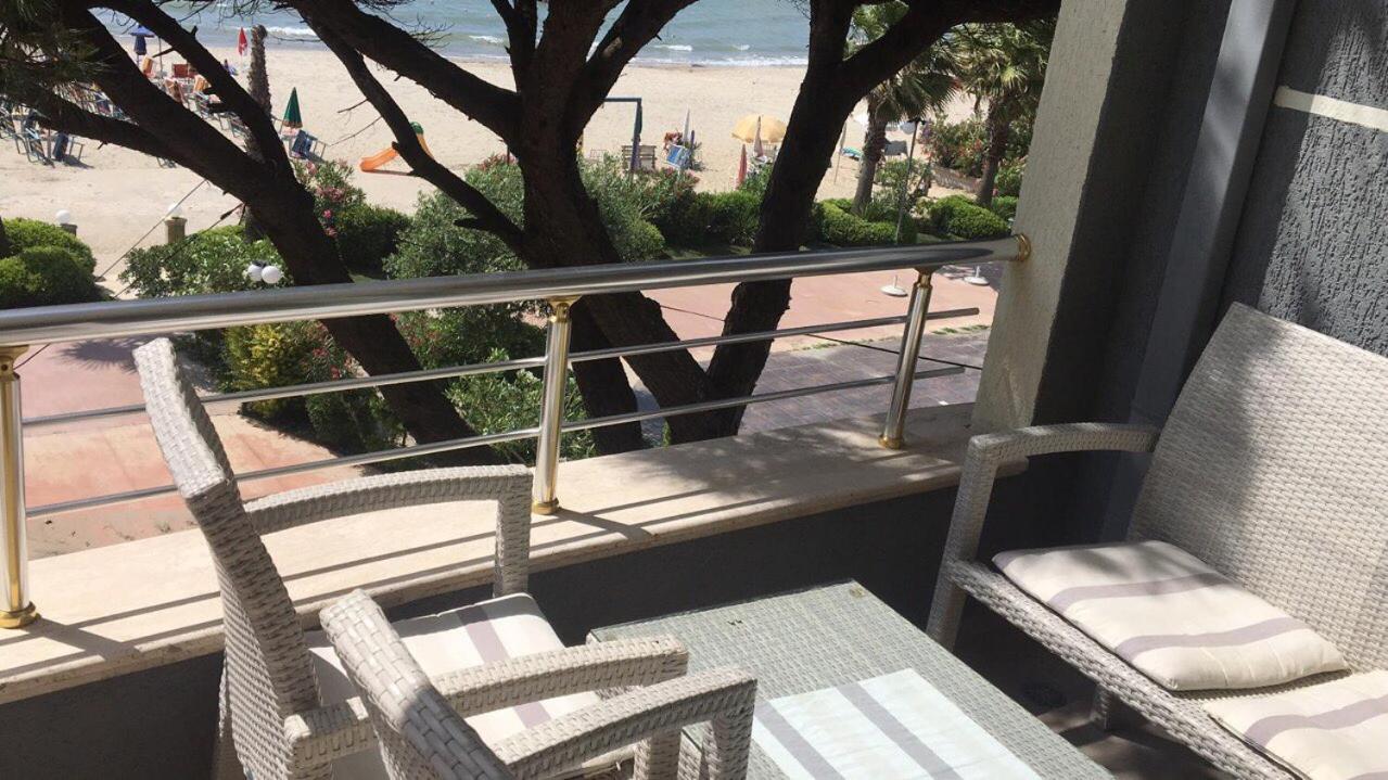 Mali i Robit Beachfront Apartment