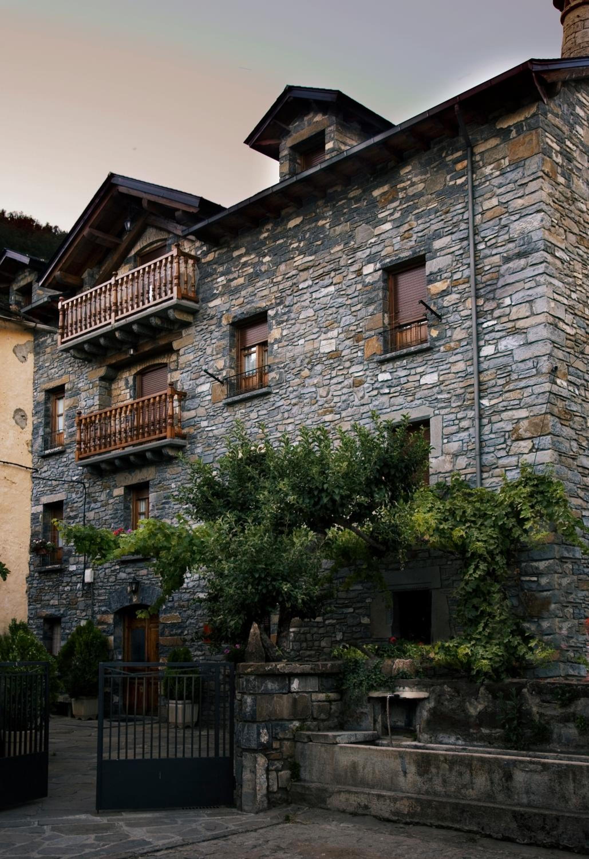 Apartamentos Casa Buisan