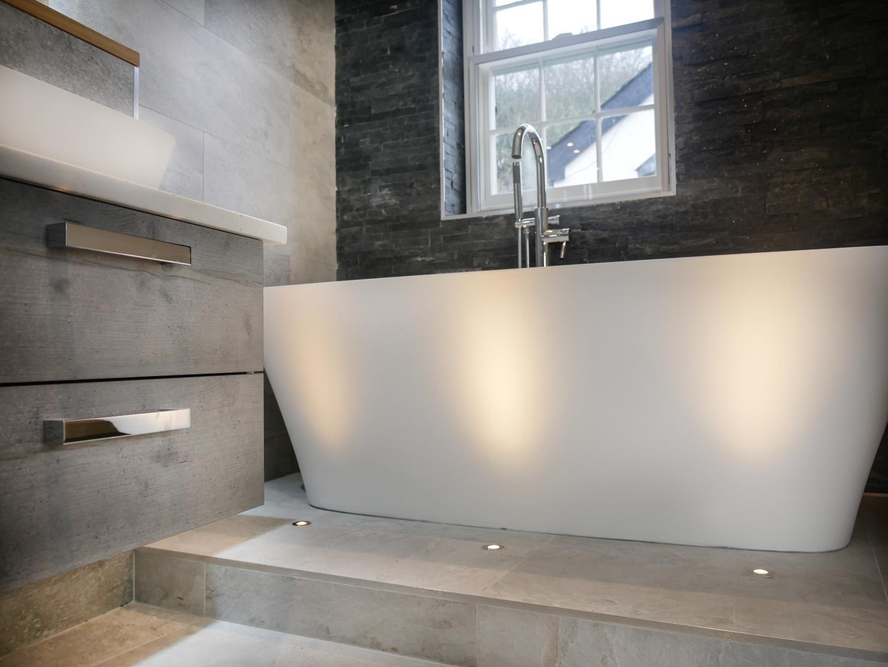 Padstow Escapes - The Long Room Luxury Apartment view 3
