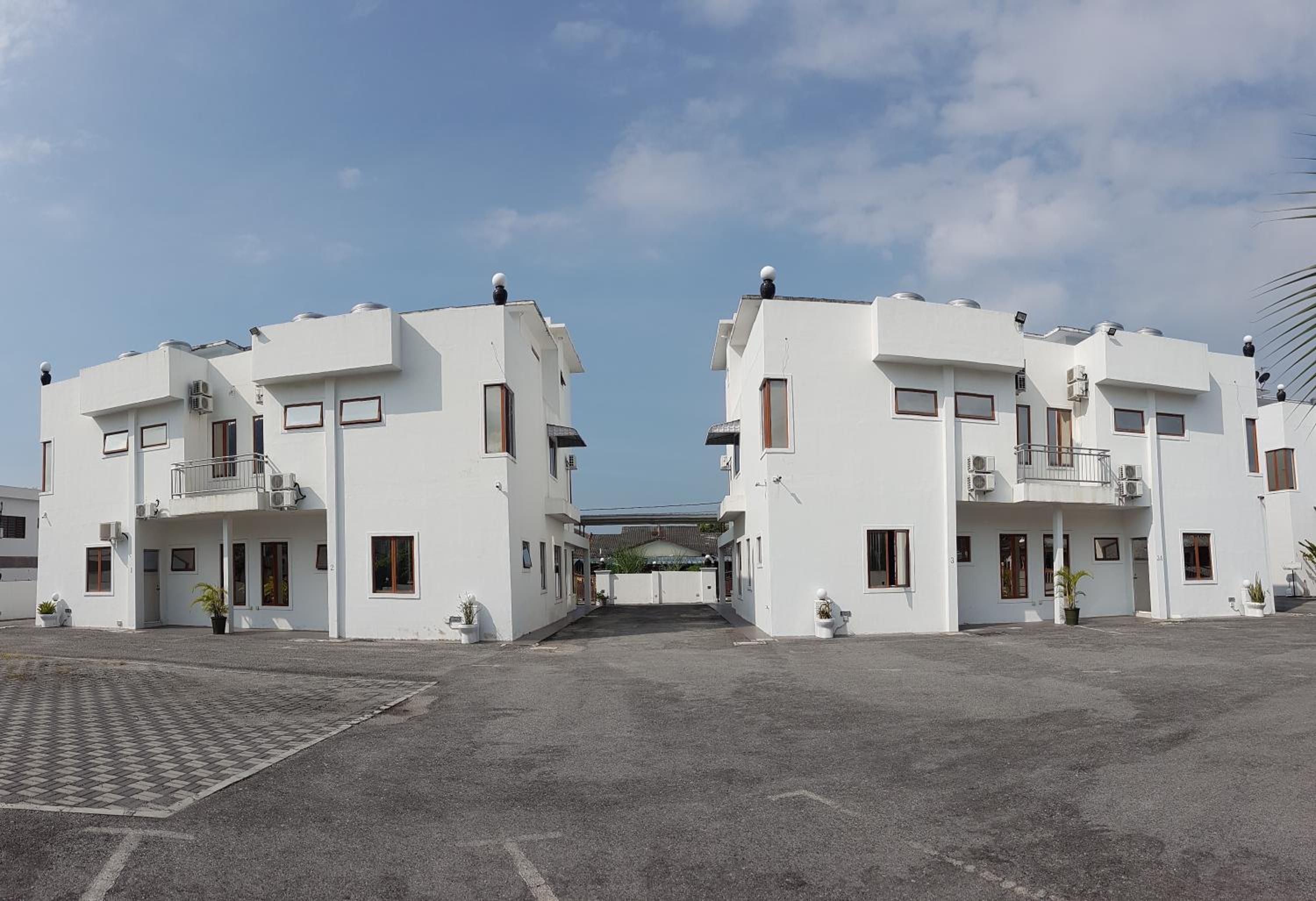 White House Homestay