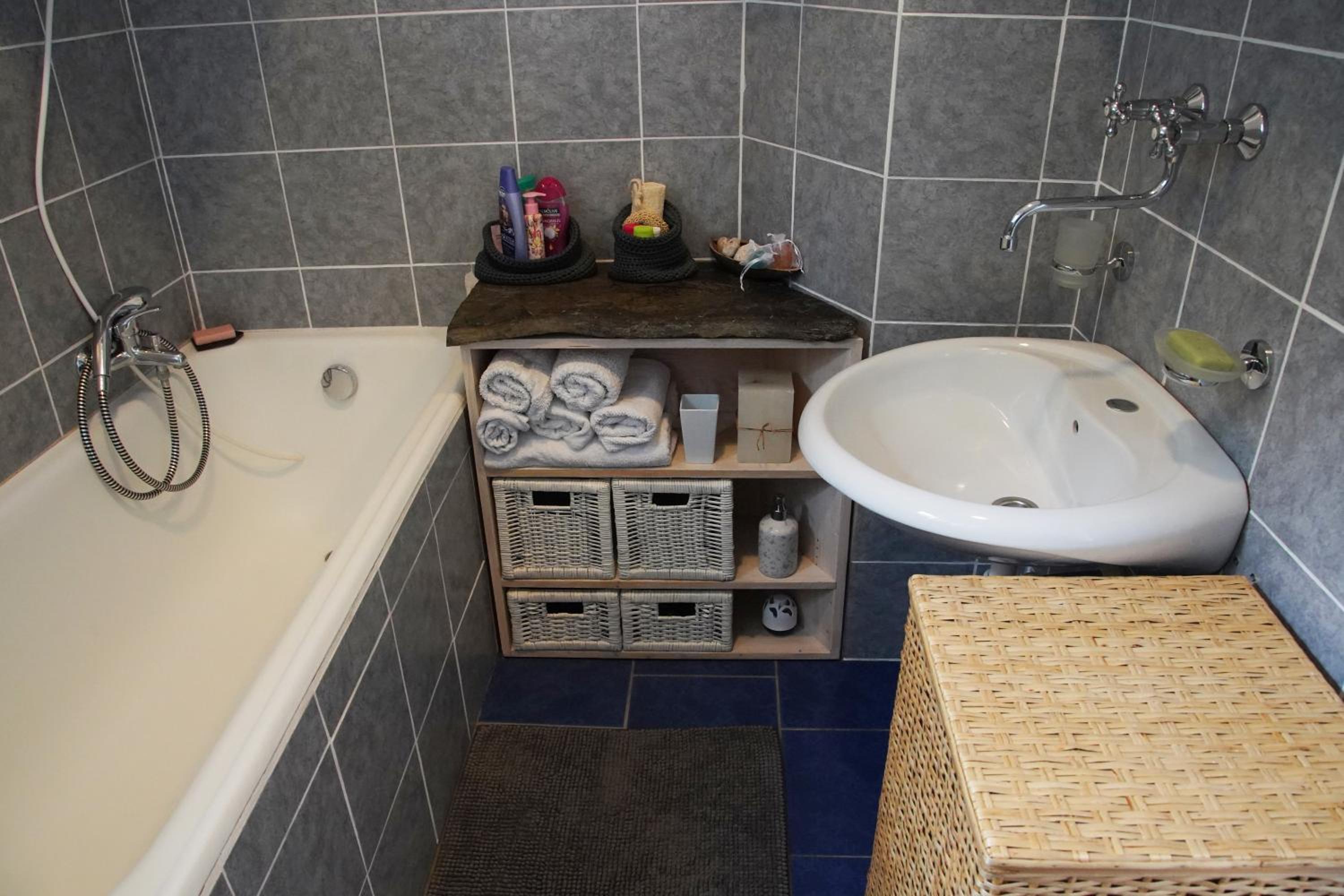 APARTMÁN V ZAHRADĚ PRAHA TROJA - APARTMENT IN THE GARDEN PRAGUE Troja