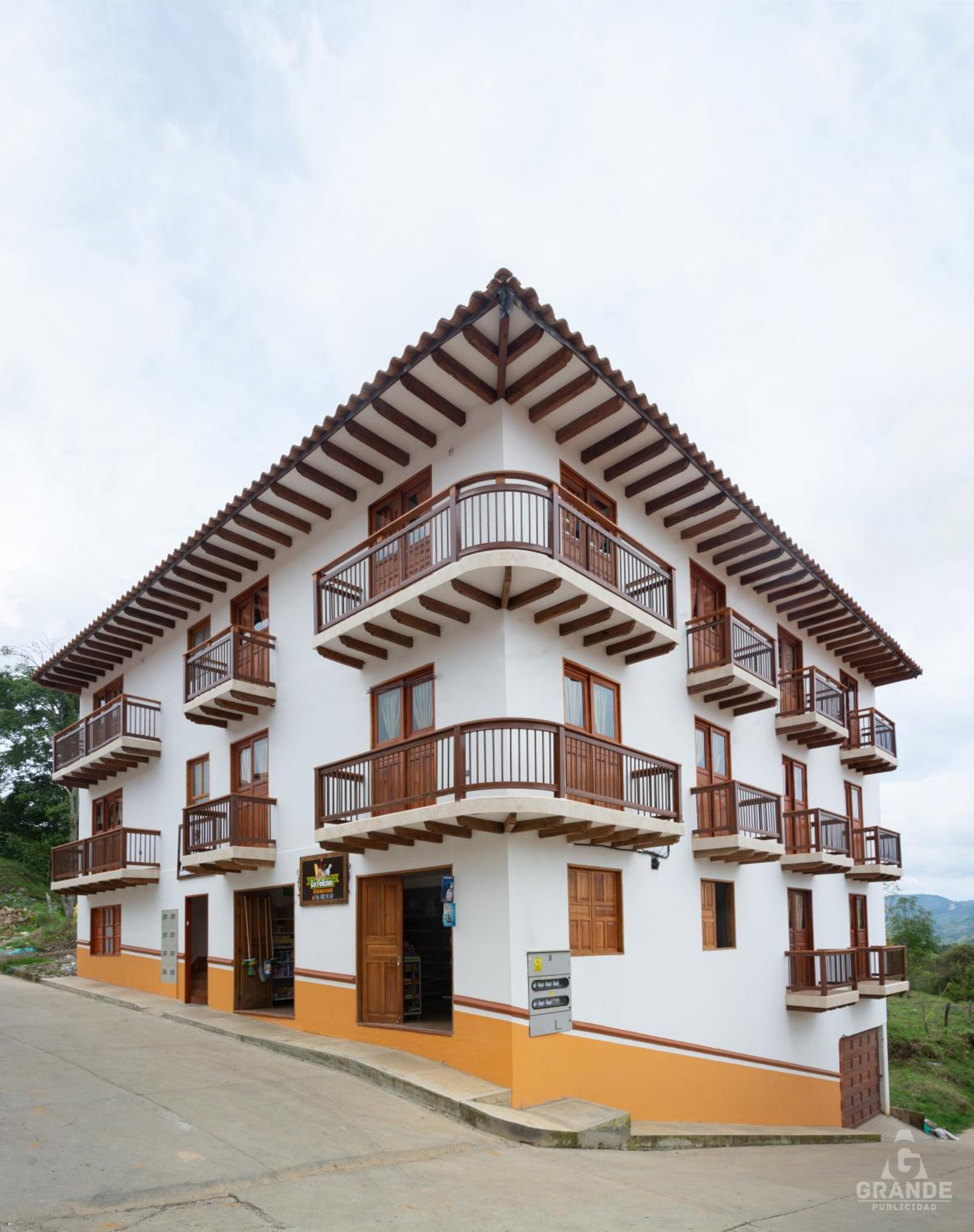 Hotel Madre Laura Jericó - Image 1